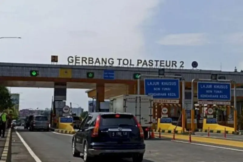 Jelang Natal, Tol Cipularang Dipadati Kendaraan Menuju Bandung, Naik Signifikan dari Normal