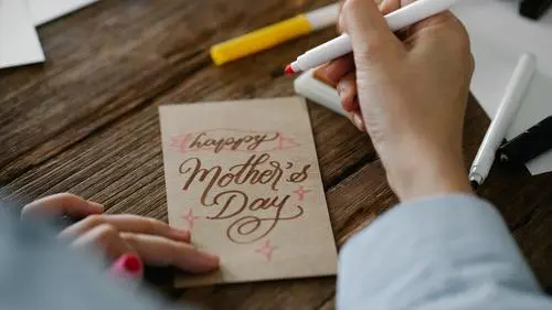 Rekomendasi Ide Kado Hari Ibu dengan Budget Minim tapi Tetap Bermakna untuk Ibu Tercinta