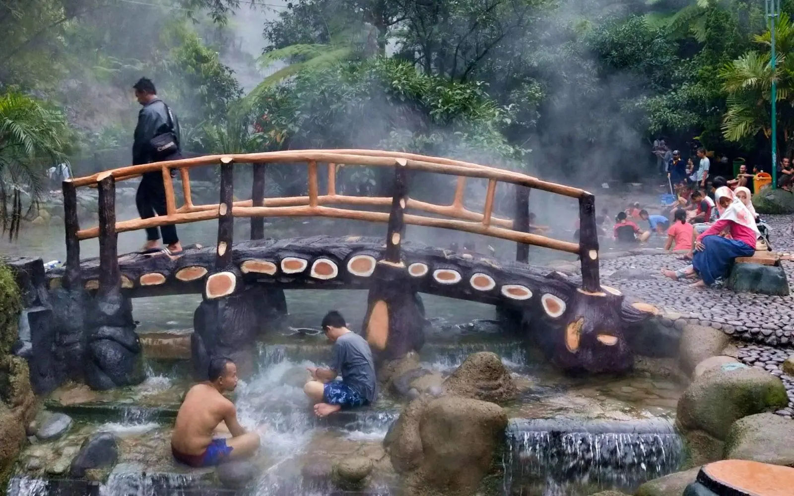 Rekomendasi Wisata Air Panas Dekat Bandung untuk Relaksasi dan Healing