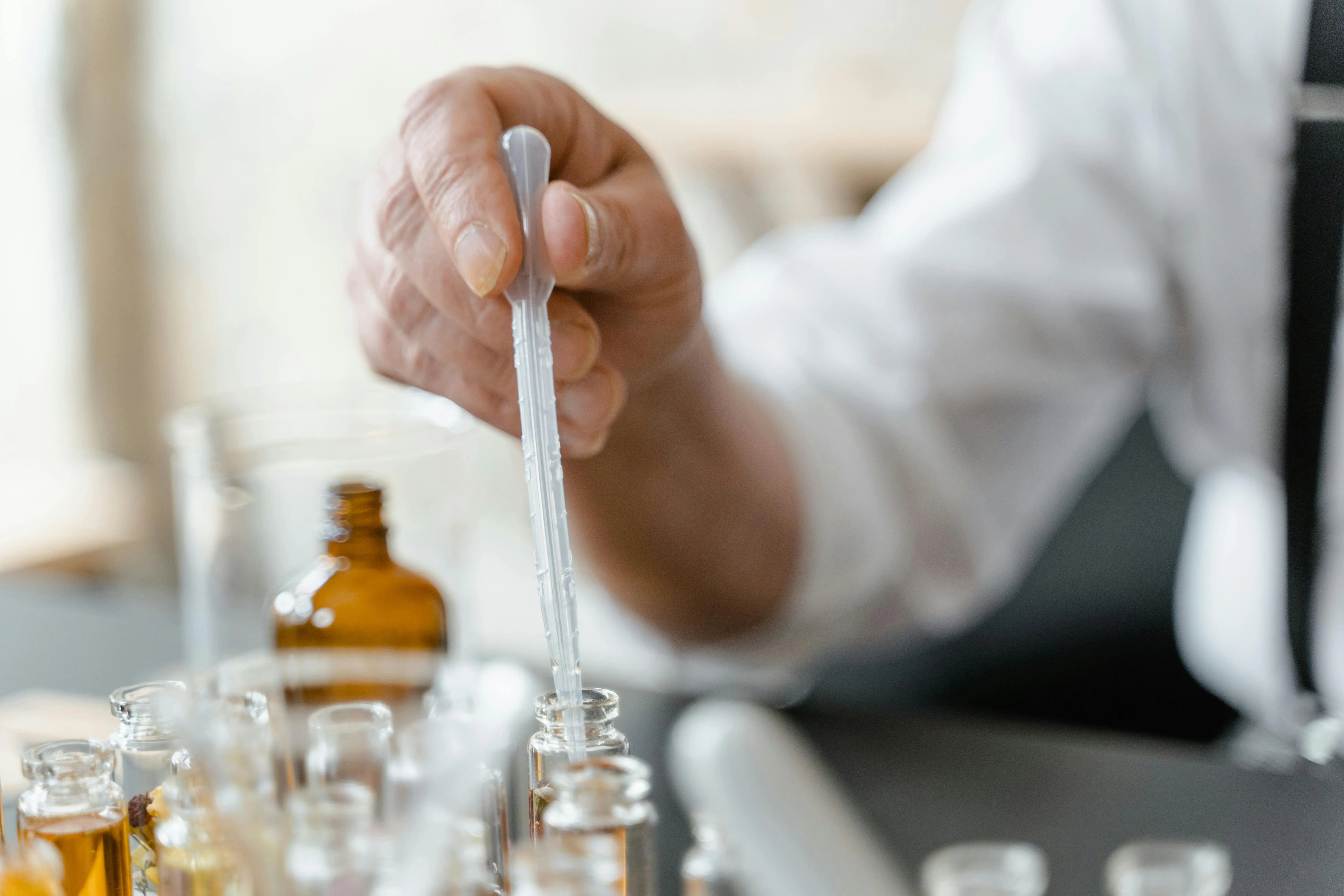 Mengenal Lebih Dalam Apa Itu Essential Oil dalam Dunia Minyak WangiMengenal Lebih Dalam Apa Itu Essential Oil dalam Dunia Minyak Wangi