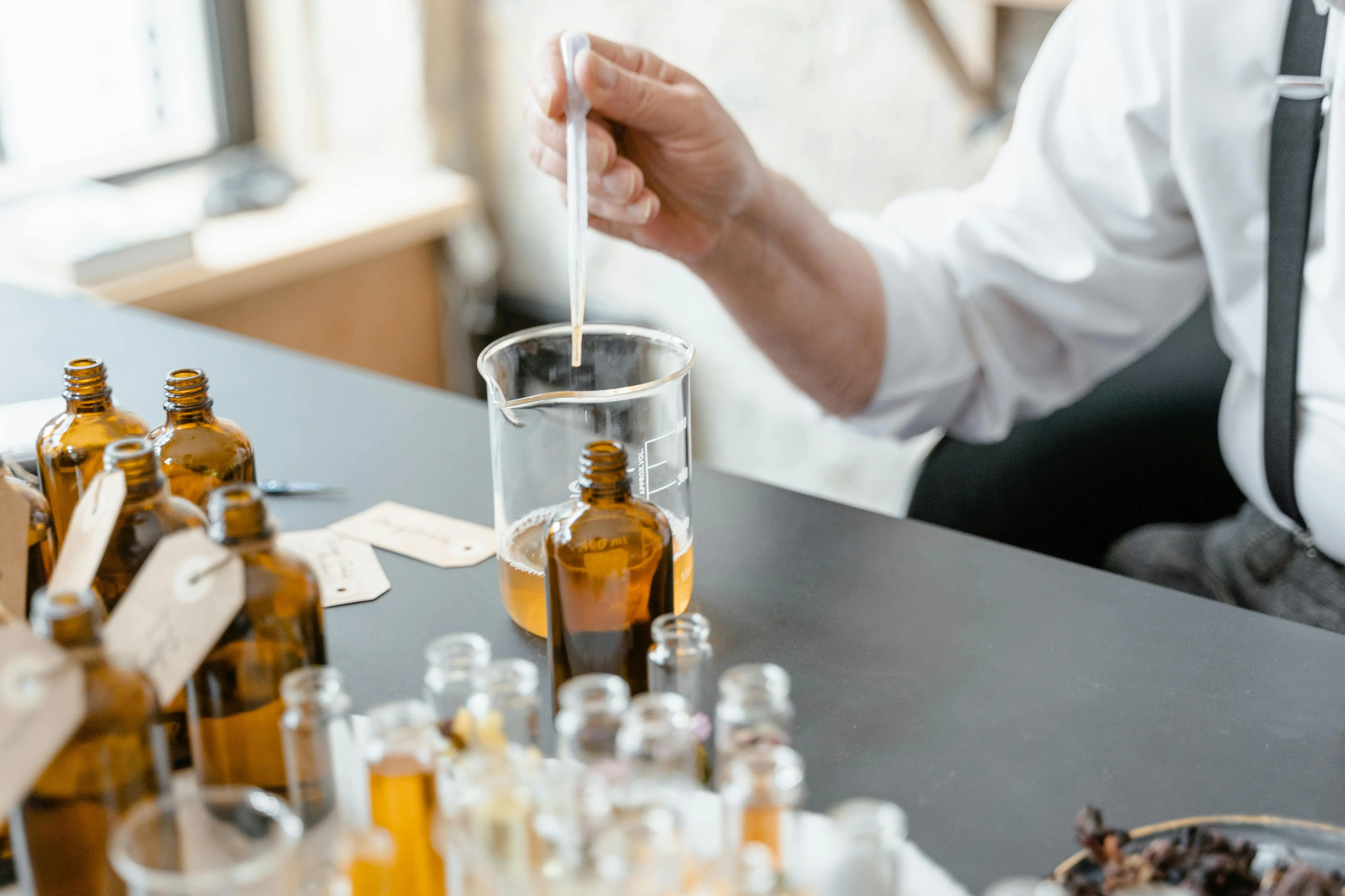 Sering Dianggap Buruk, Kenali 5 Fungsi Penting Ethanol dalam Produk Parfum Anda