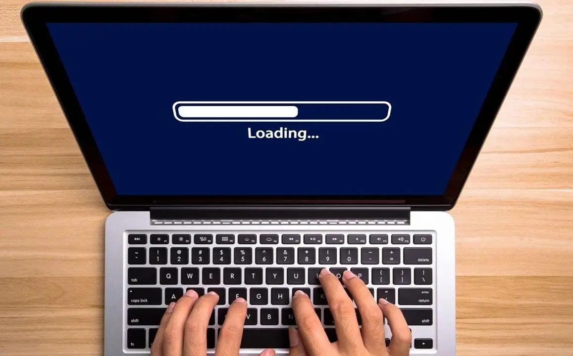 Kenapa Laptop Bisa Tetap Lemot Meski Baru Diinstal Ulang? Ini Penyebabnya