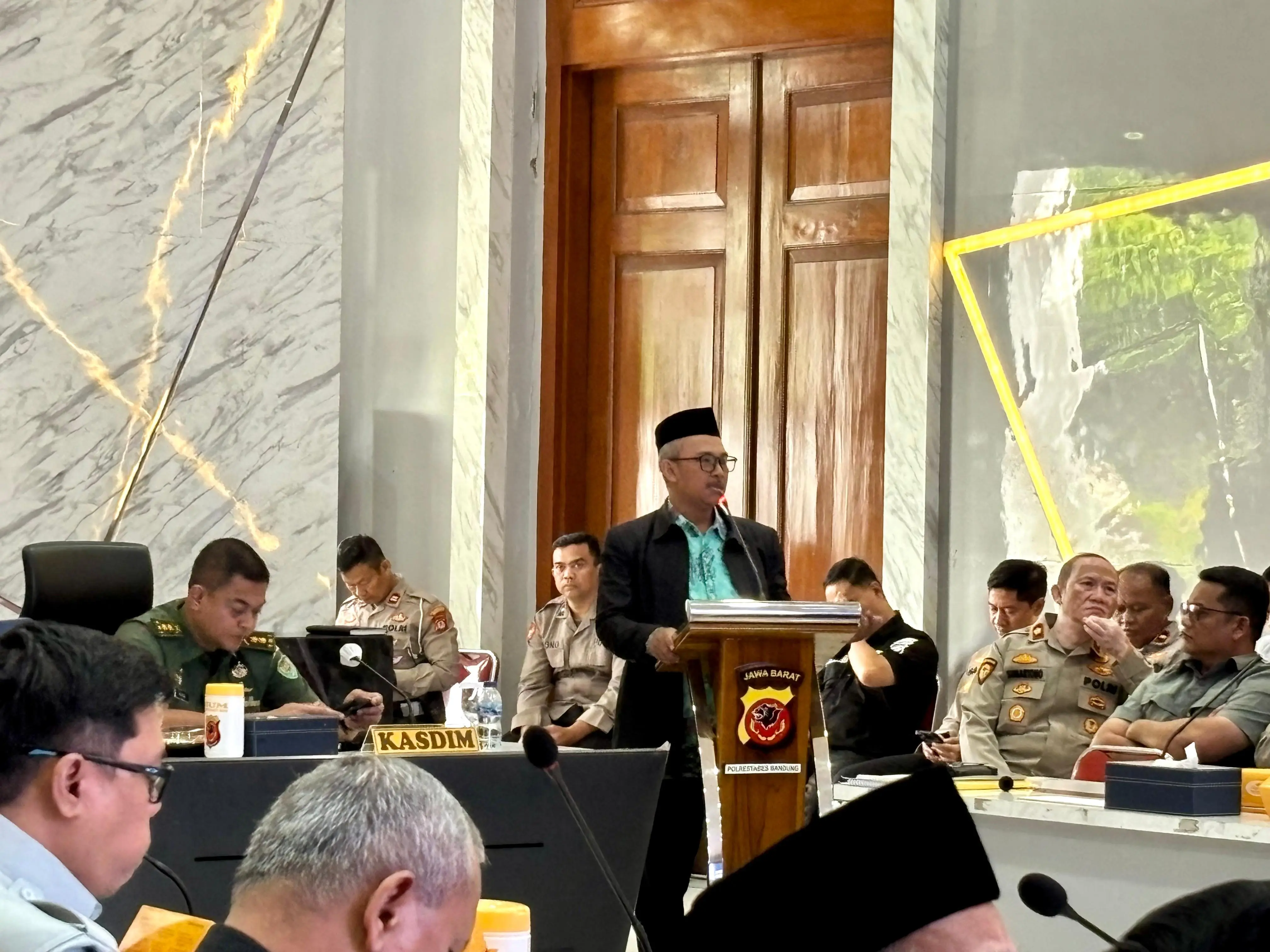 Rawat Toleransi Nataru, Kemenag Kota Bandung Gelar Aksi Bersih Bersih Rumah Ibadah