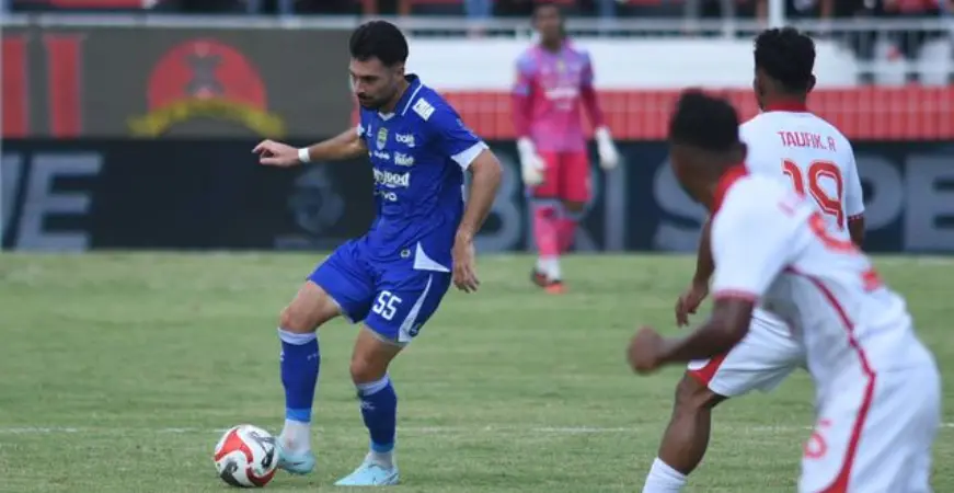 2 Laga Terakhir Persib Bandung Tidak Akan Diperkuat Salah satu Bek Andalannya, Bojan Hodak Ungkap Begini