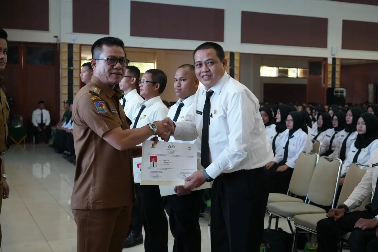 1.200 PPPK Terima Sertifikat Orientasi, Kang DS: Birokrat Adalah Pelaksana Dalam Suatu Proses, maka Kita Harus Sigap dan Profesional