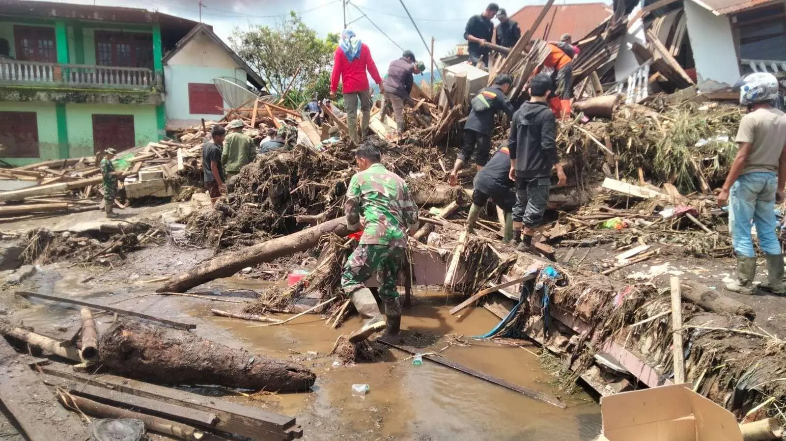 Langkah Cepat dan Tepat Saat Gempa atau Bencana Alam Mendadak: Panduan untuk Masyarakat