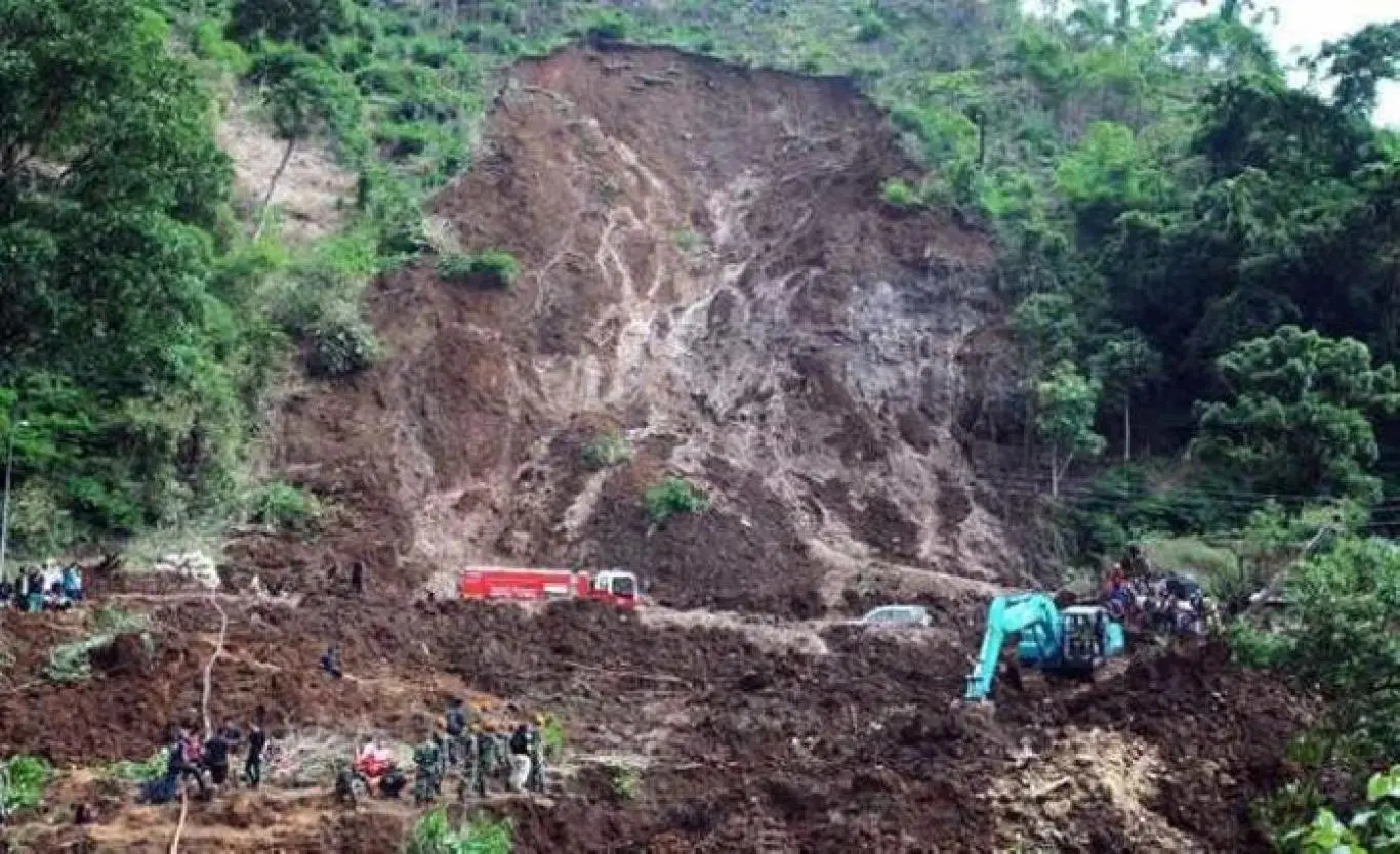 Kenapa Hujan Lebat Sering Memicu Longsor di Daerah Perbukitan Jawa Barat