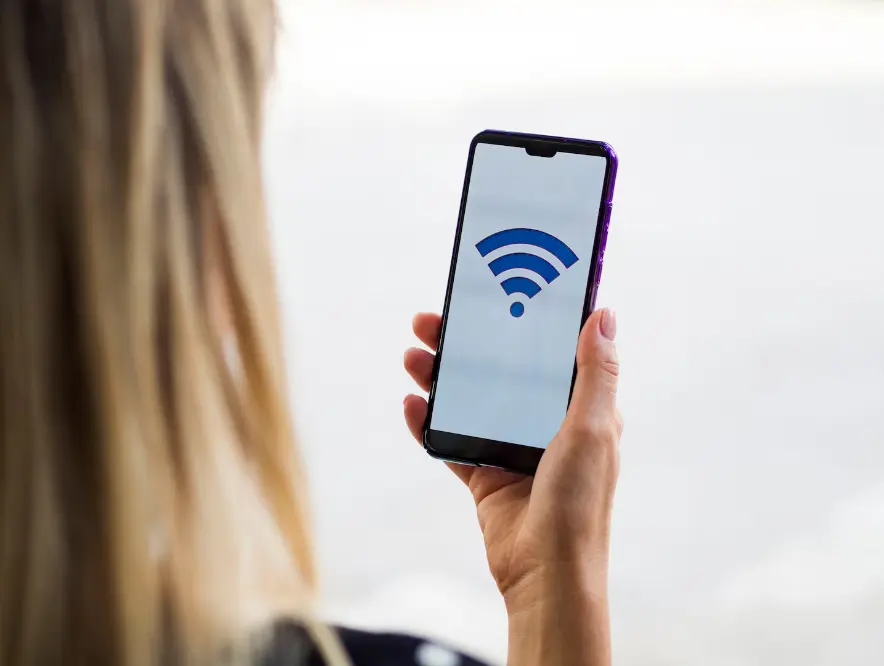 Hujan Turun, Kenapa Sinyal Internet Jadi Lemot? Ini Penjelasannya