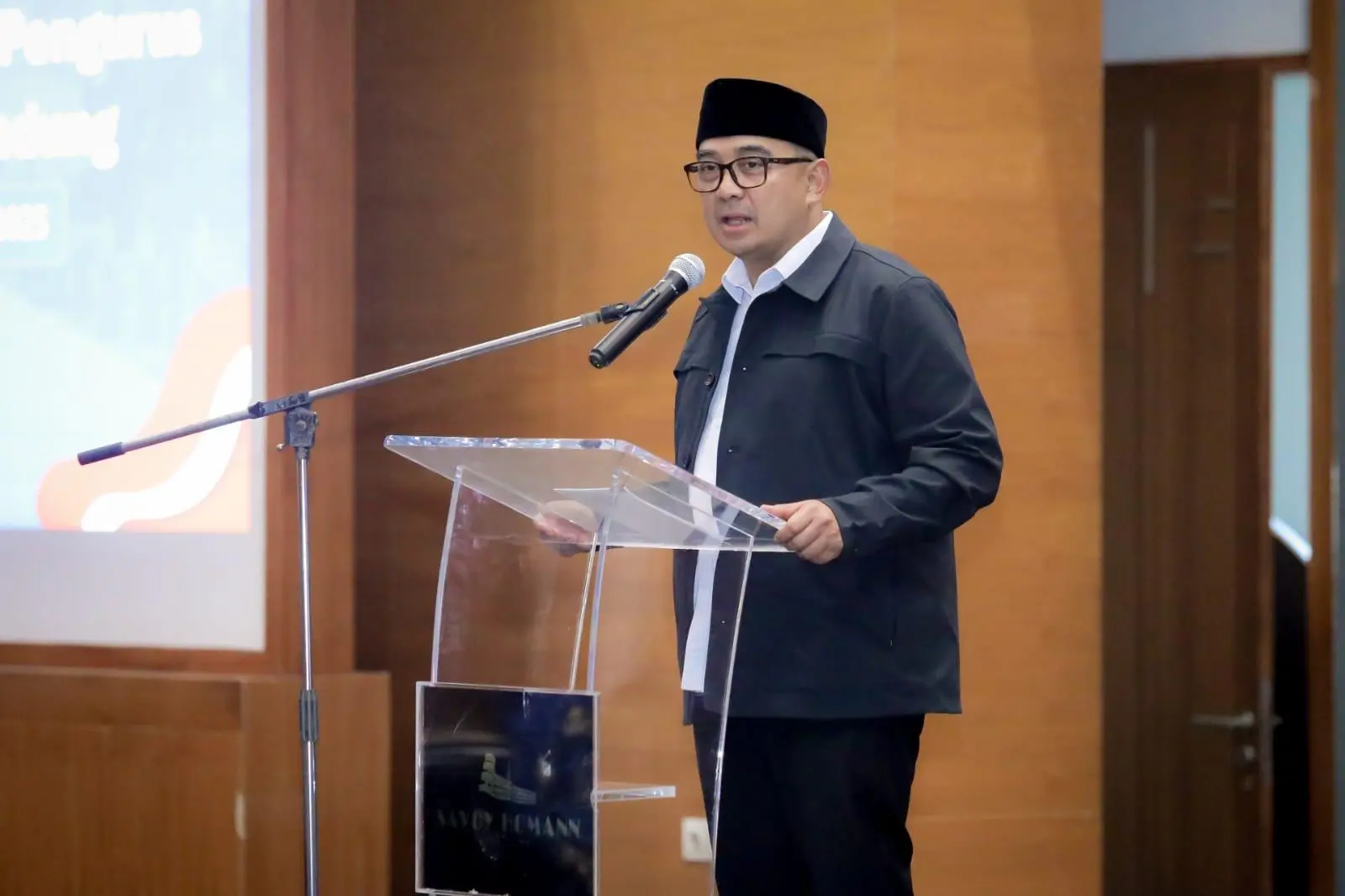 Tanggapi Kasus Viral Penghinaan Suku Sunda, ni Kata Wali Kota Bandung Farhan