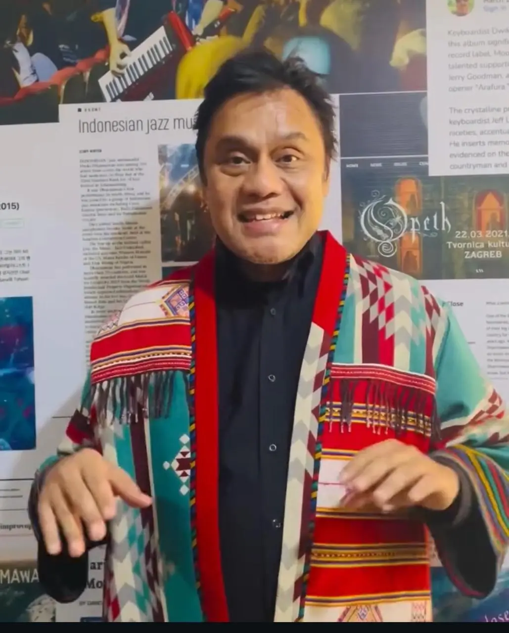 Dwiki Dharmawan Dianugerahi Gelar “Icon of Indonesian Ethnik Music” pada MarkPlus Conference 2025