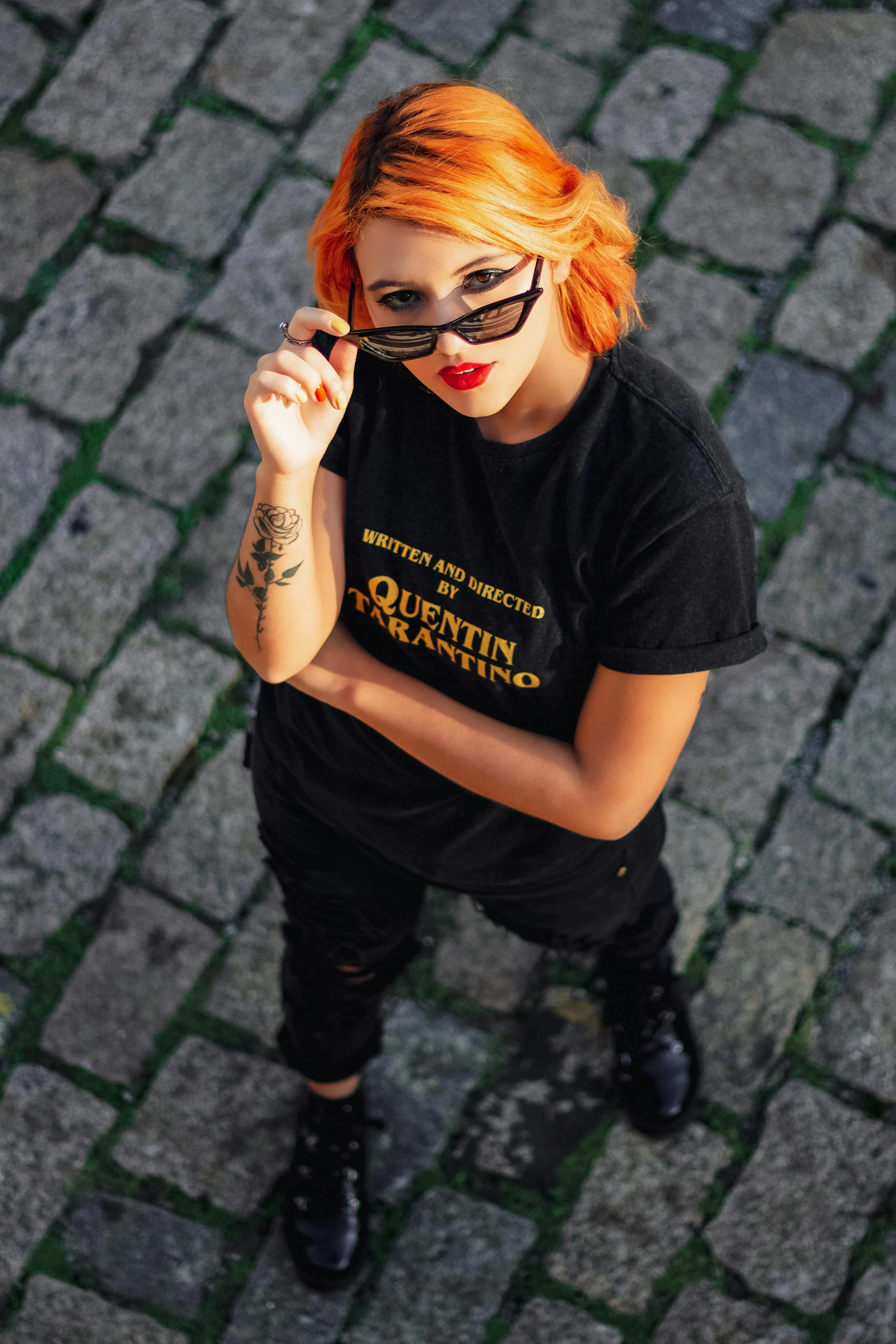 Dari Anarki ke Ikon Fashion: Evolusi Kaos Hitam sebagai Manifestasi Ideologi Punk