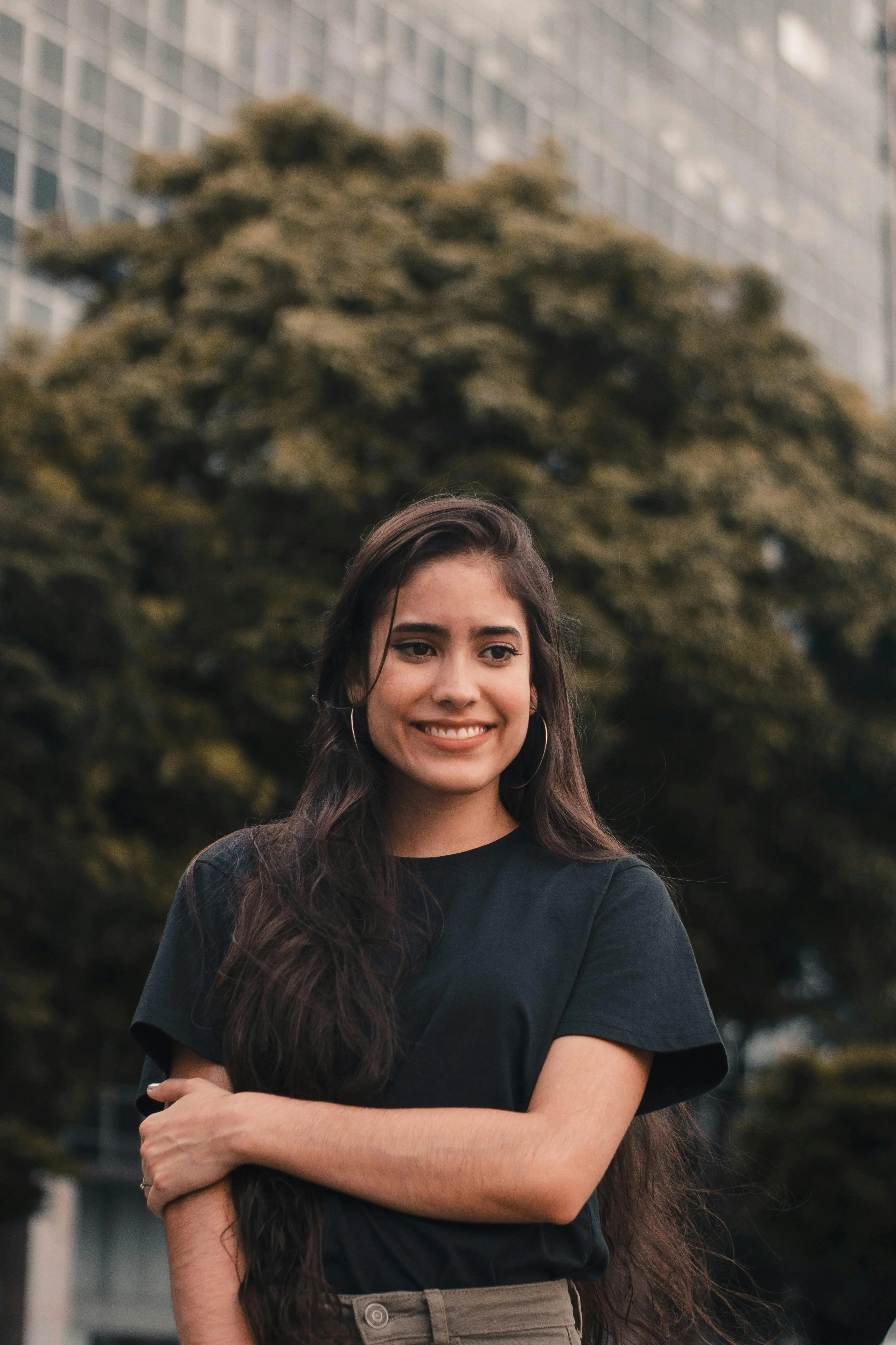 Kaos Hitam dalam Streetwear Modern