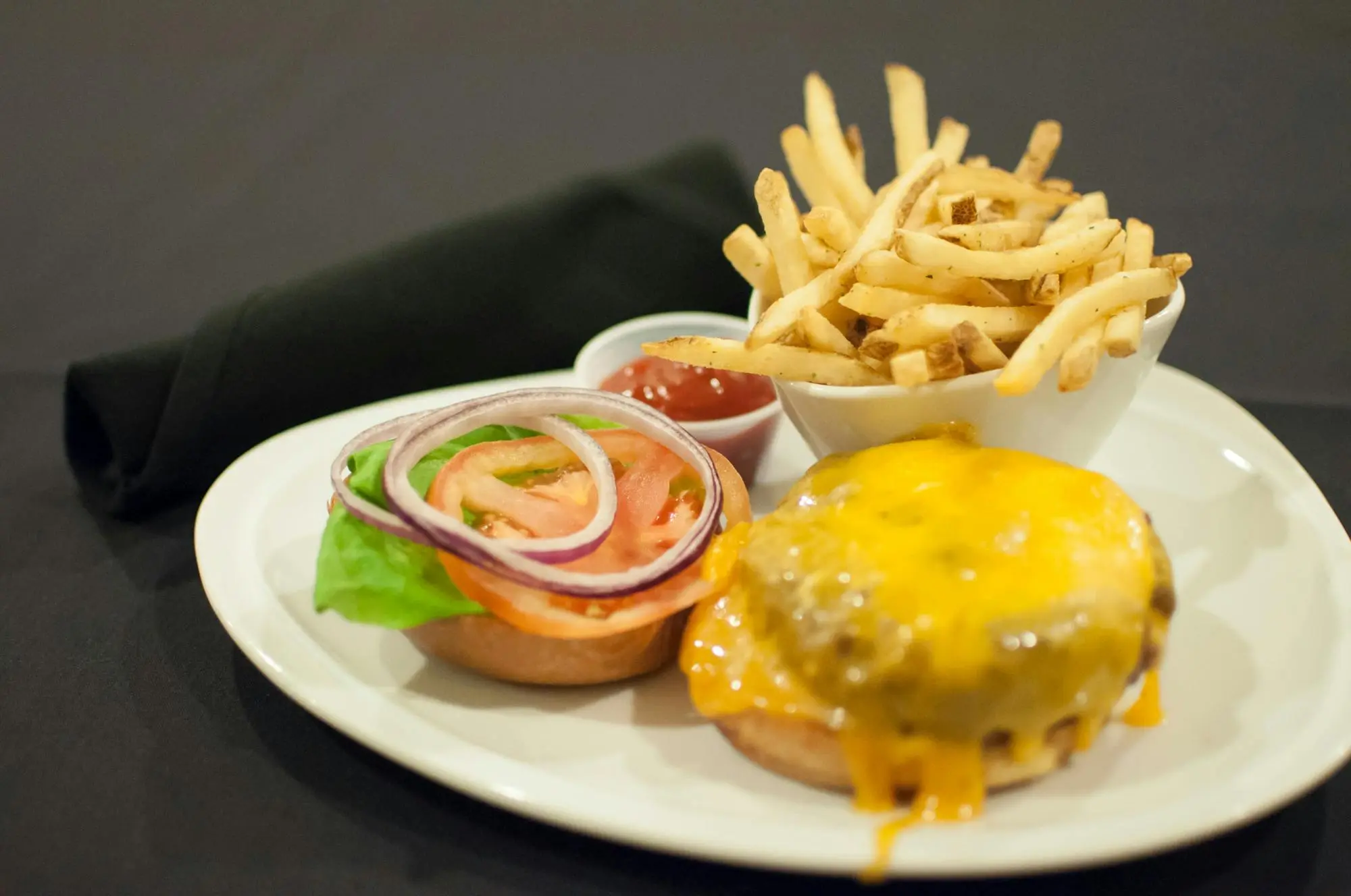 Rahasia American Cheese: Mengapa Keju Kontroversial Ini Jadi Bintang Utama di Dapur Amerika
