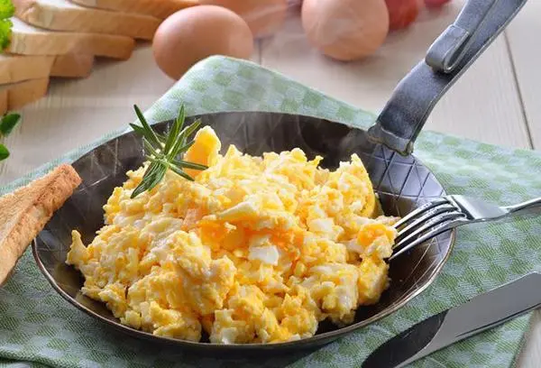 Resep Scrambled Egg Simpel untuk Sarapan Cepat, Lembut dan Anti Gagal