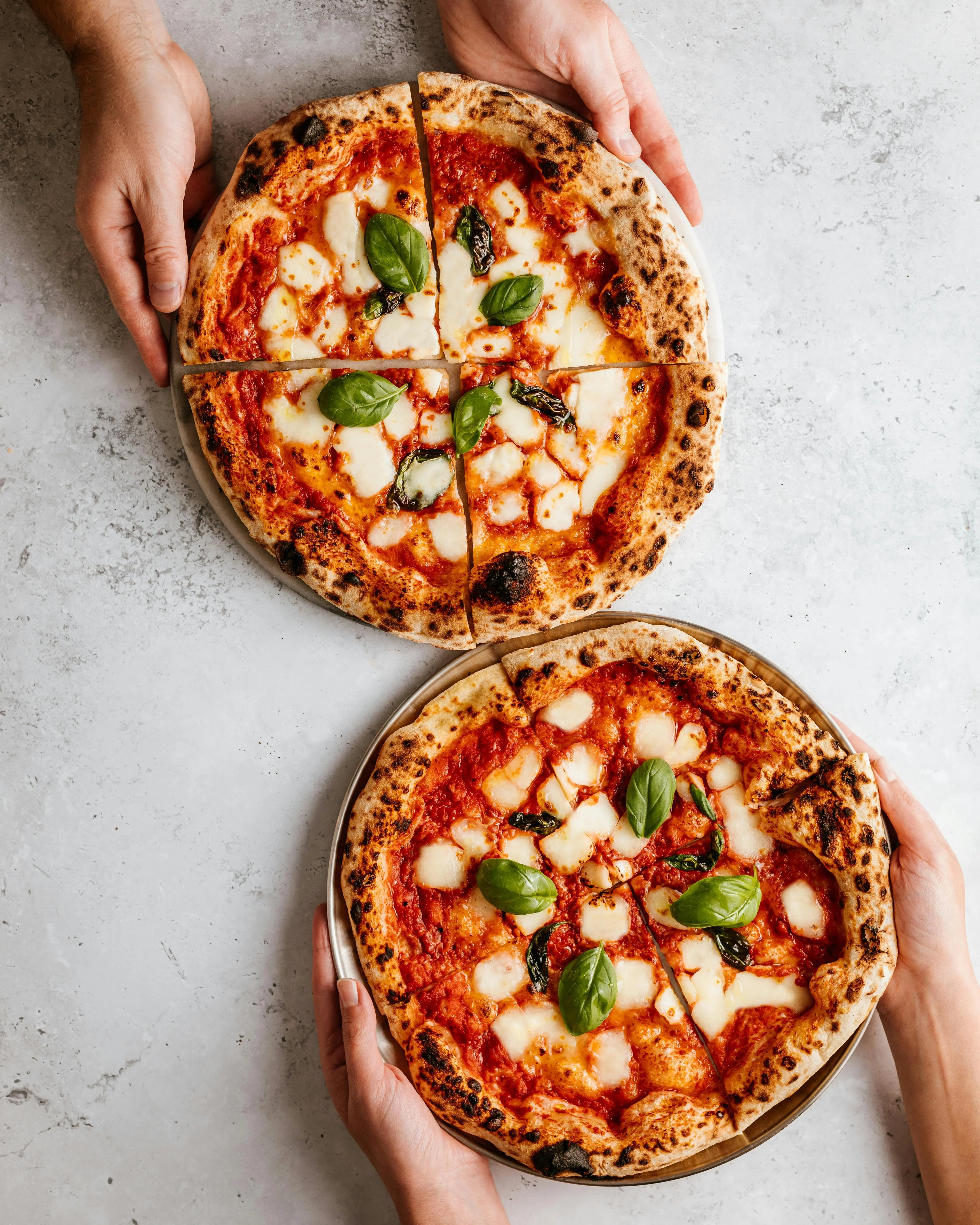 Bukan Sekadar Roti: Perbedaan Krusial Crust Pizza Napoli, New York, Chicago, dan Detroit