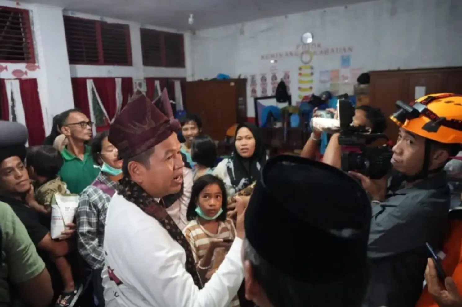 Gubernur Jawa Barat Dedi Mulyadi Salurkan Bantuan untuk Korban Bencana Sibolga, Sumut