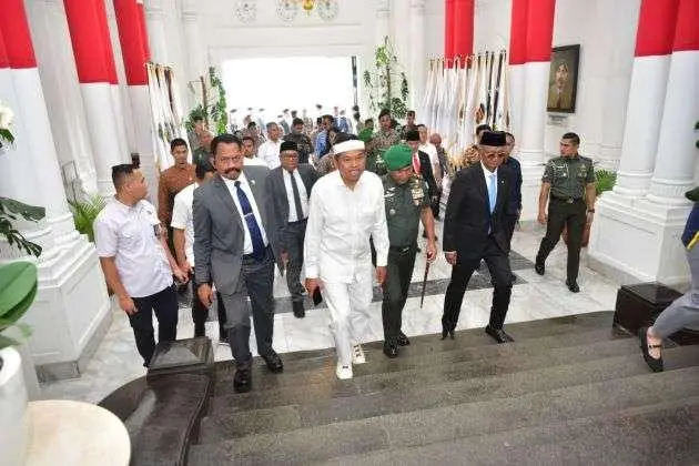 Pemdaprov Jabar Alihkan Lahan Sayur di Lereng Curam Menjadi Kebun Teh Seluas 200 Hektare