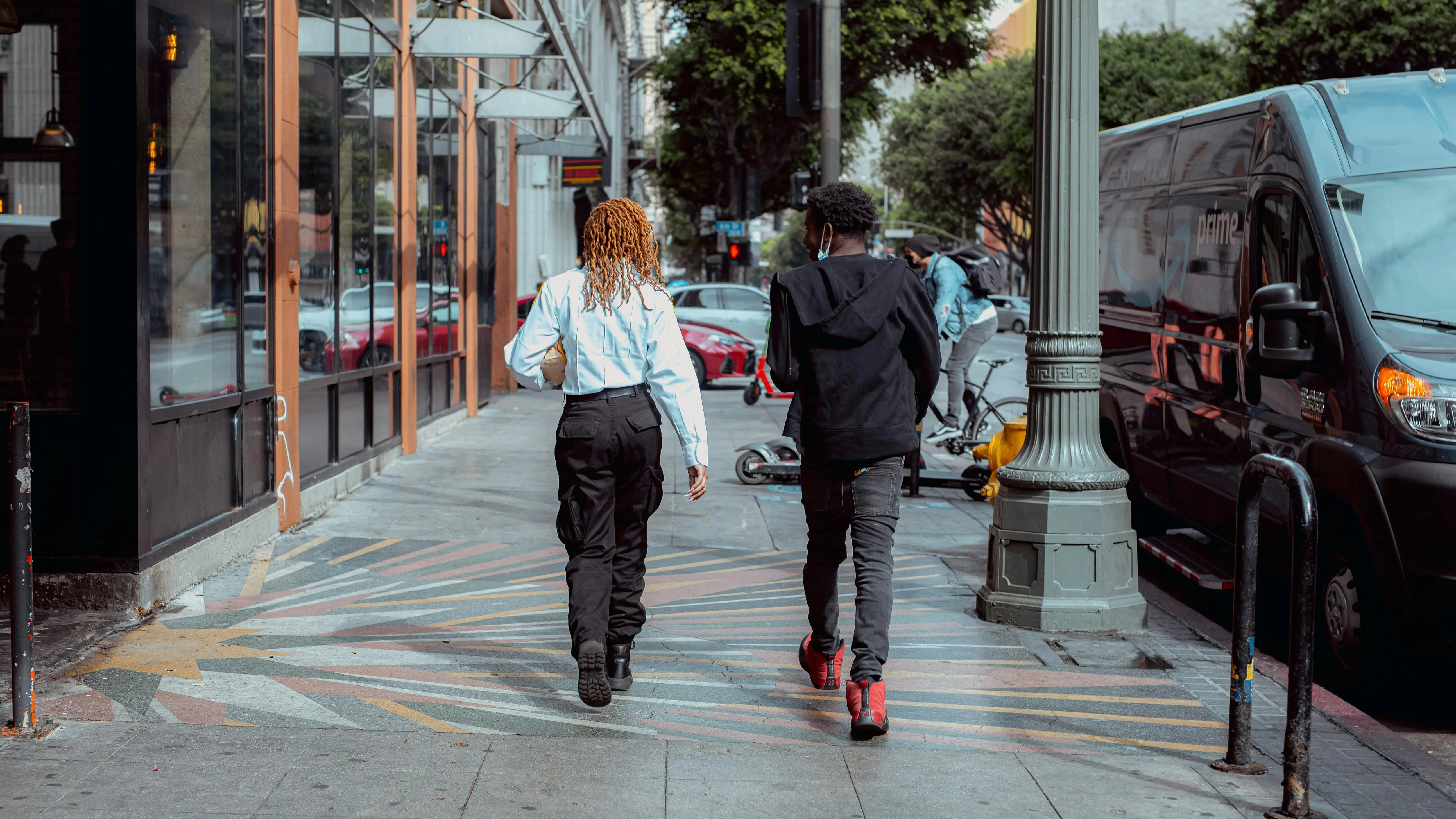 Jalan Santai Cukup? Kapan Tubuh Anda Meminta Intensitas Jalan Cepat atau Brisk Walk Lebih Tinggi?