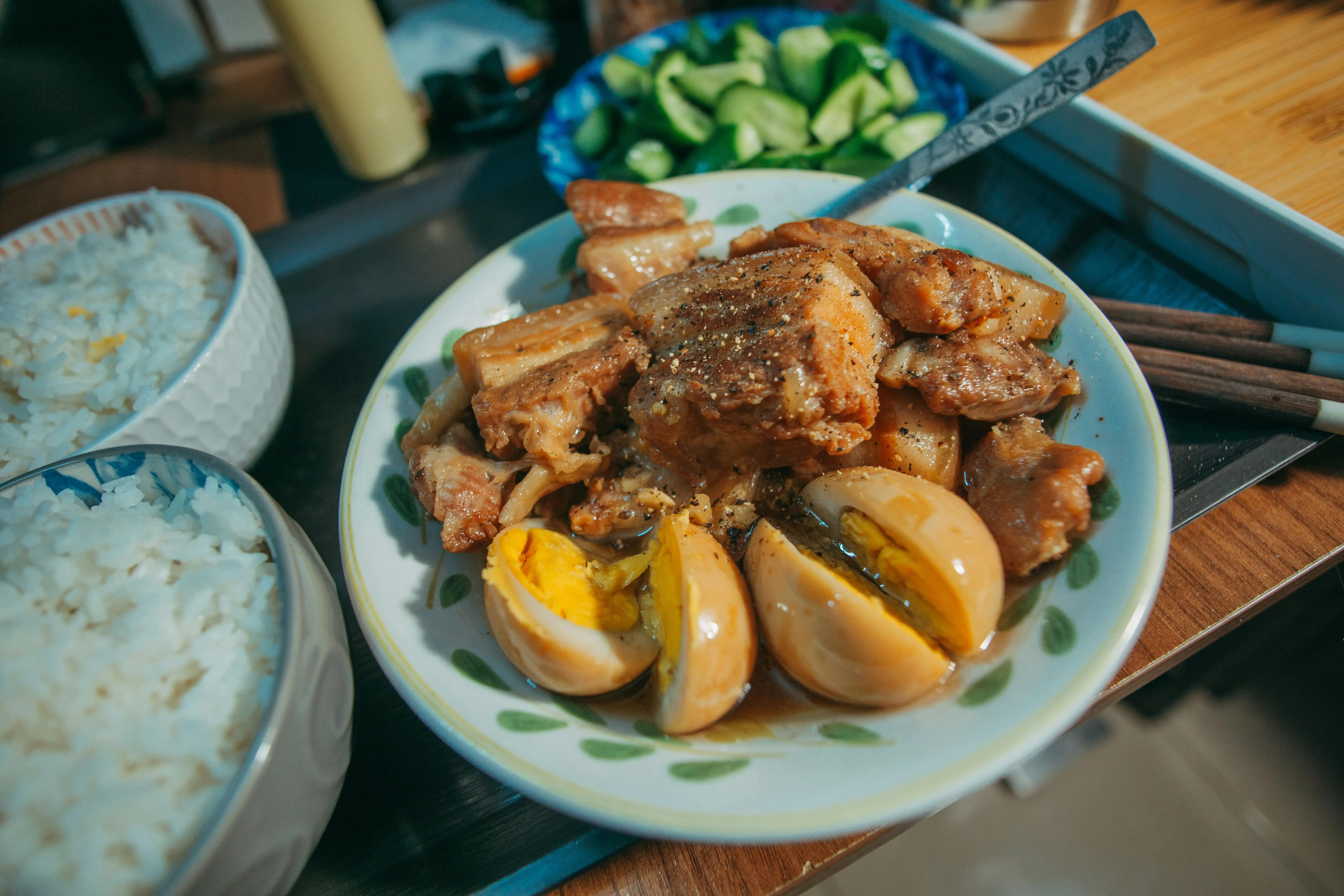 Adobo Manila: Hidangan Nasional Filipina yang Penuh Rasa Nostalgia