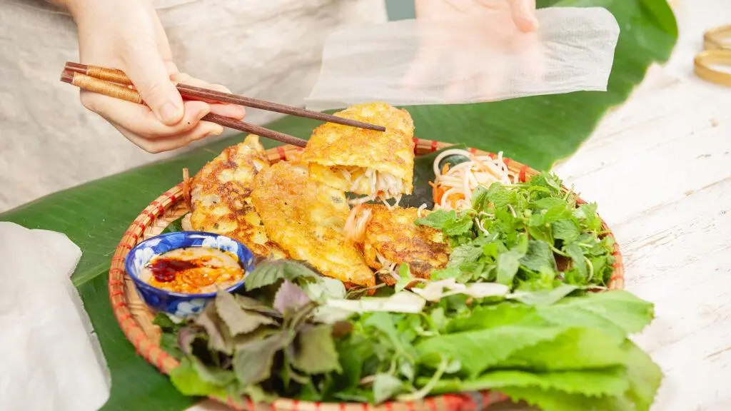 Banh Xeo Da Nang: Bukan Sekadar Pancake, Tapi Cermin Kekayaan Budaya Vietnam Tengah