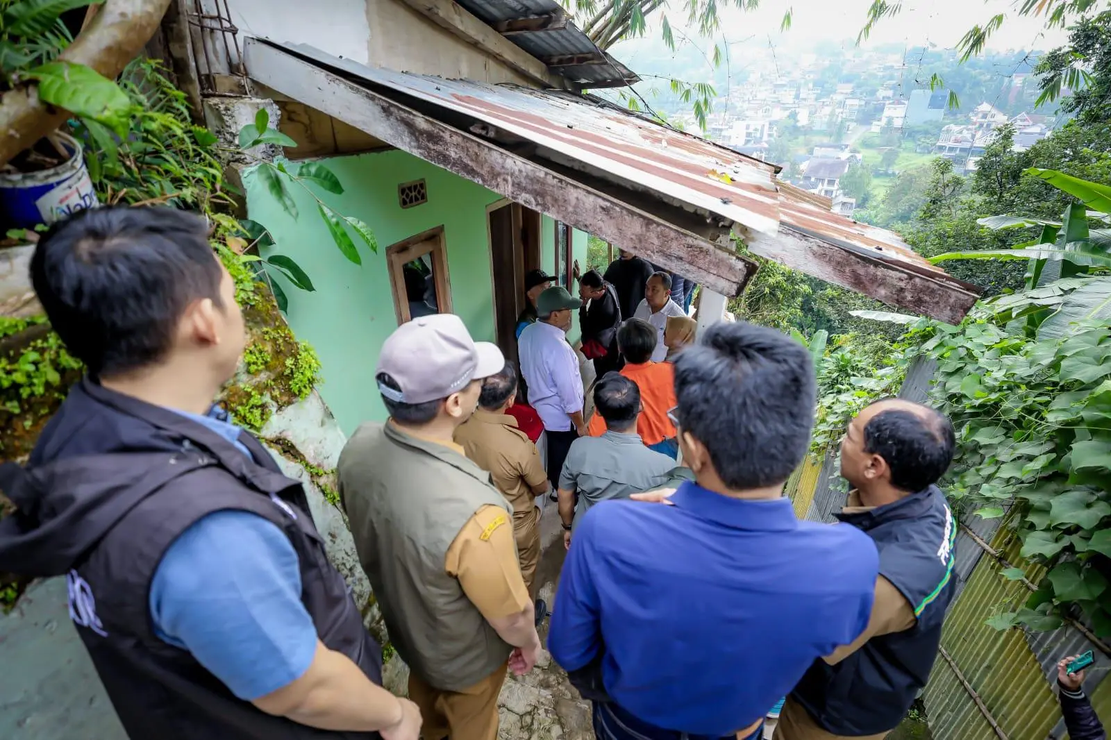 Pemkot Bandung Lakukan Evakuasi Dua Rumah di Cidadap yang Terancam Longsor