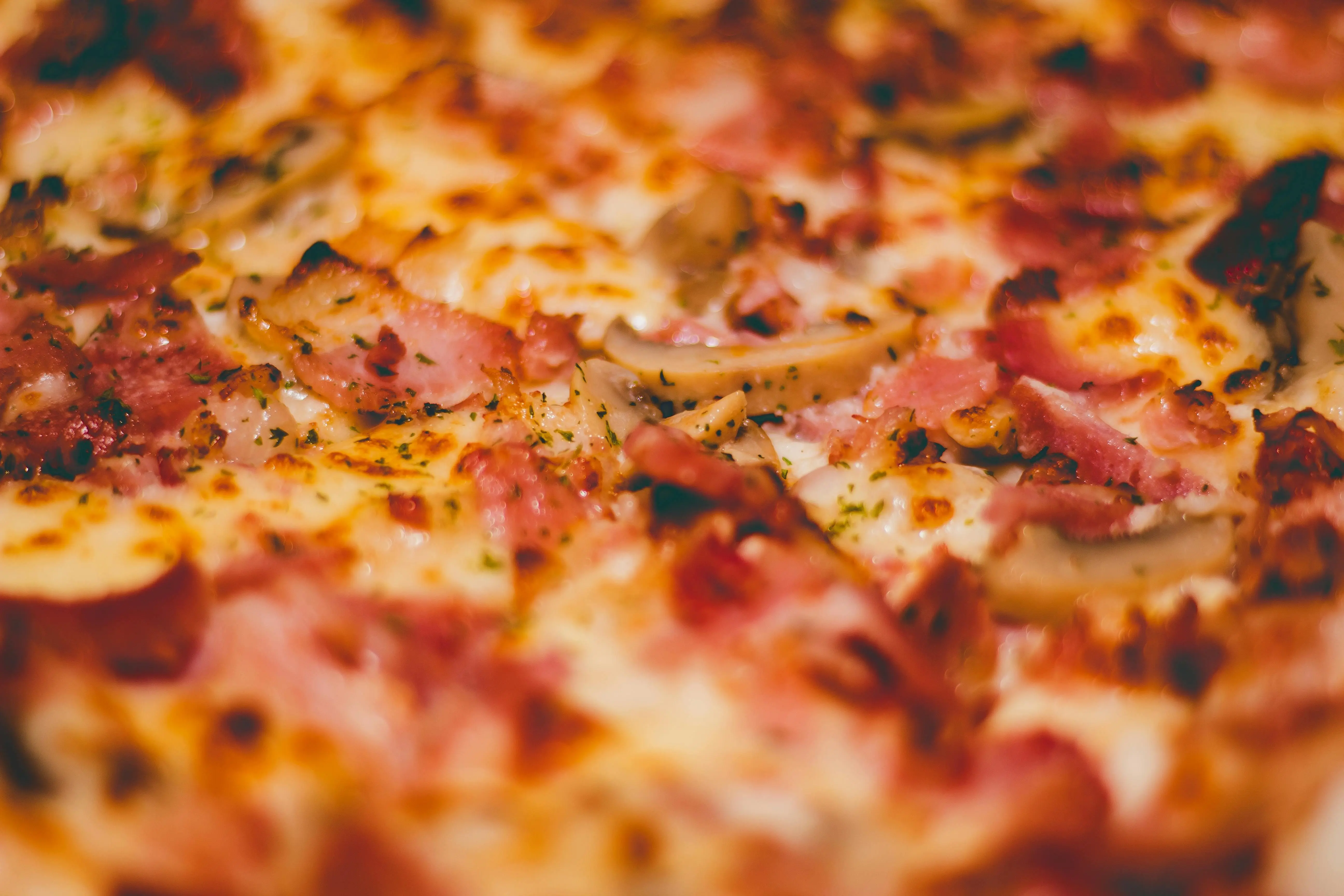 Dari Jalanan Napoli ke Meja Dunia: Kisah Evolusi Pizza Klasik