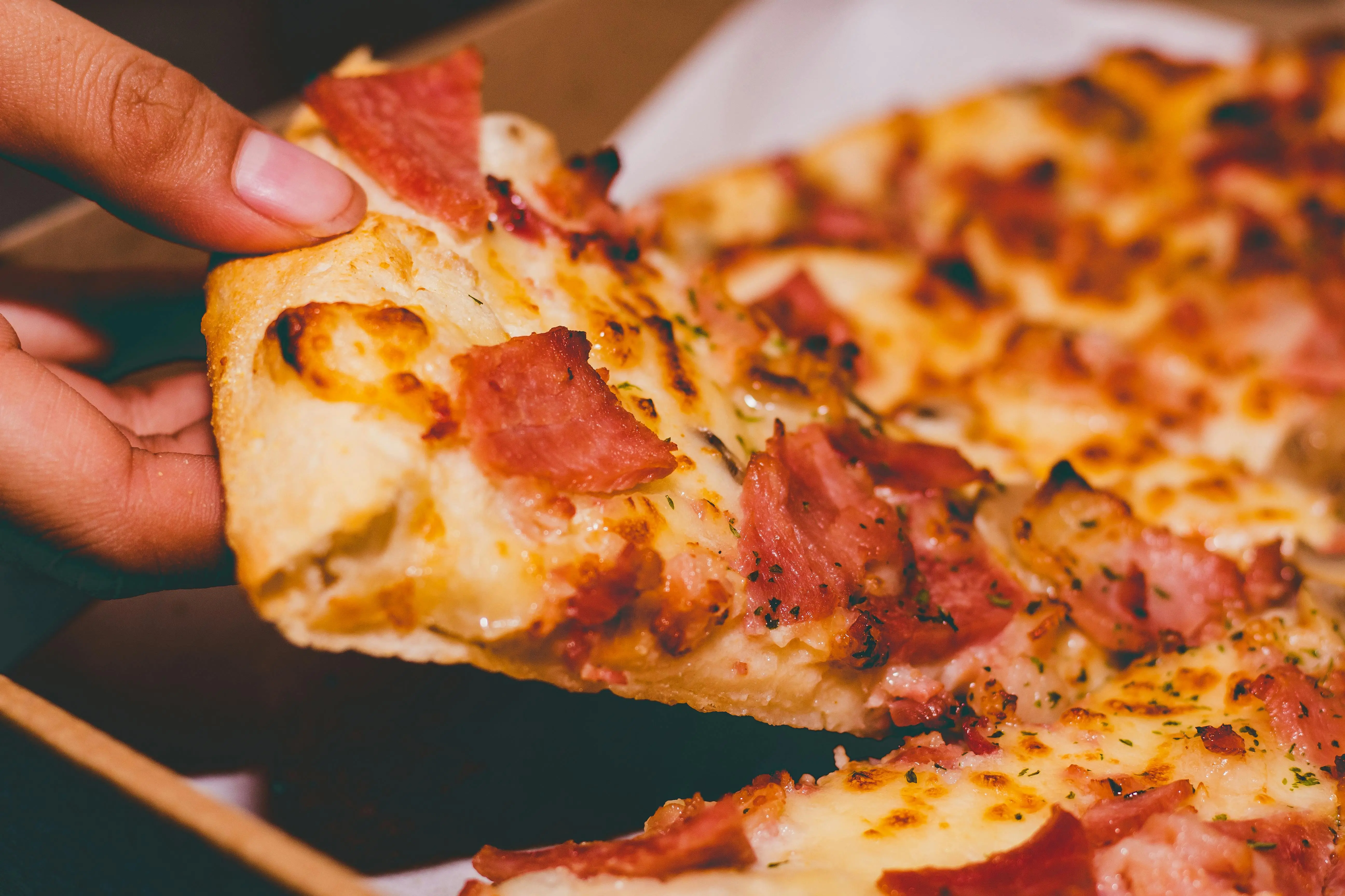 Asal Usul Pizza: Kisah Perjalanan Roti Pipih Kuno Menuju Piring Global