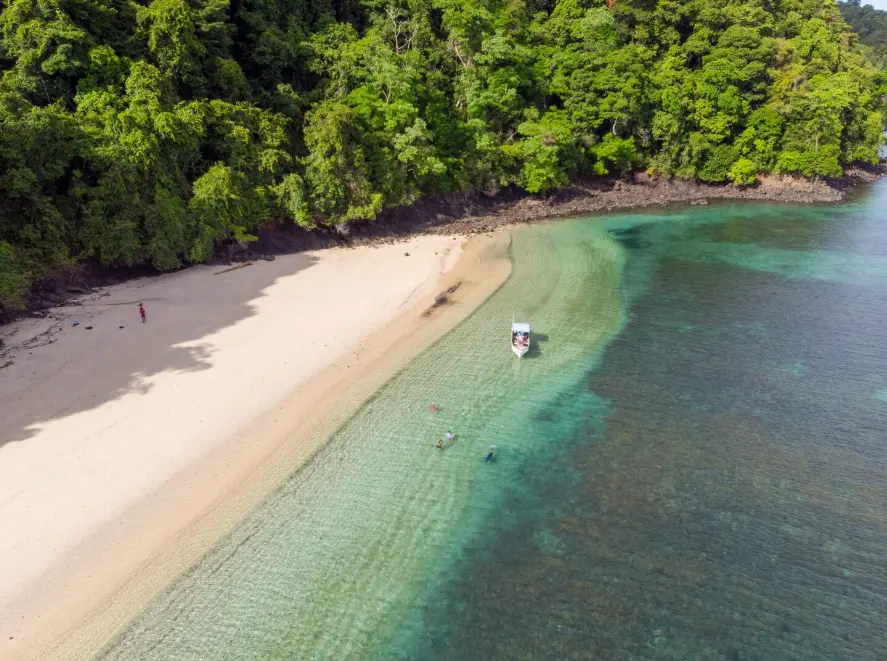 5 Pantai Terpopuler di Jawa Barat untuk Liburan Natal dan Tahun Baru 2025