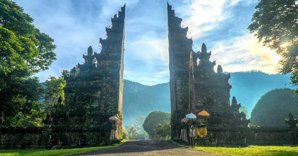 5 Destinasi Liburan Nataru Terfavorit di Indonesia, Cocok untuk Keluarga & Pasangan