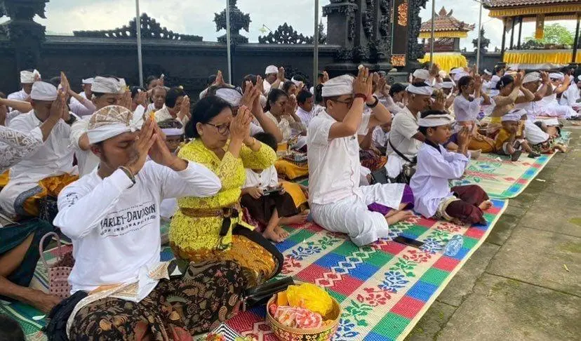 Makna Hari Raya Kuningan 2025 dan Waktu Sembahyang yang Dianjurkan dalam Tradisi Hindu