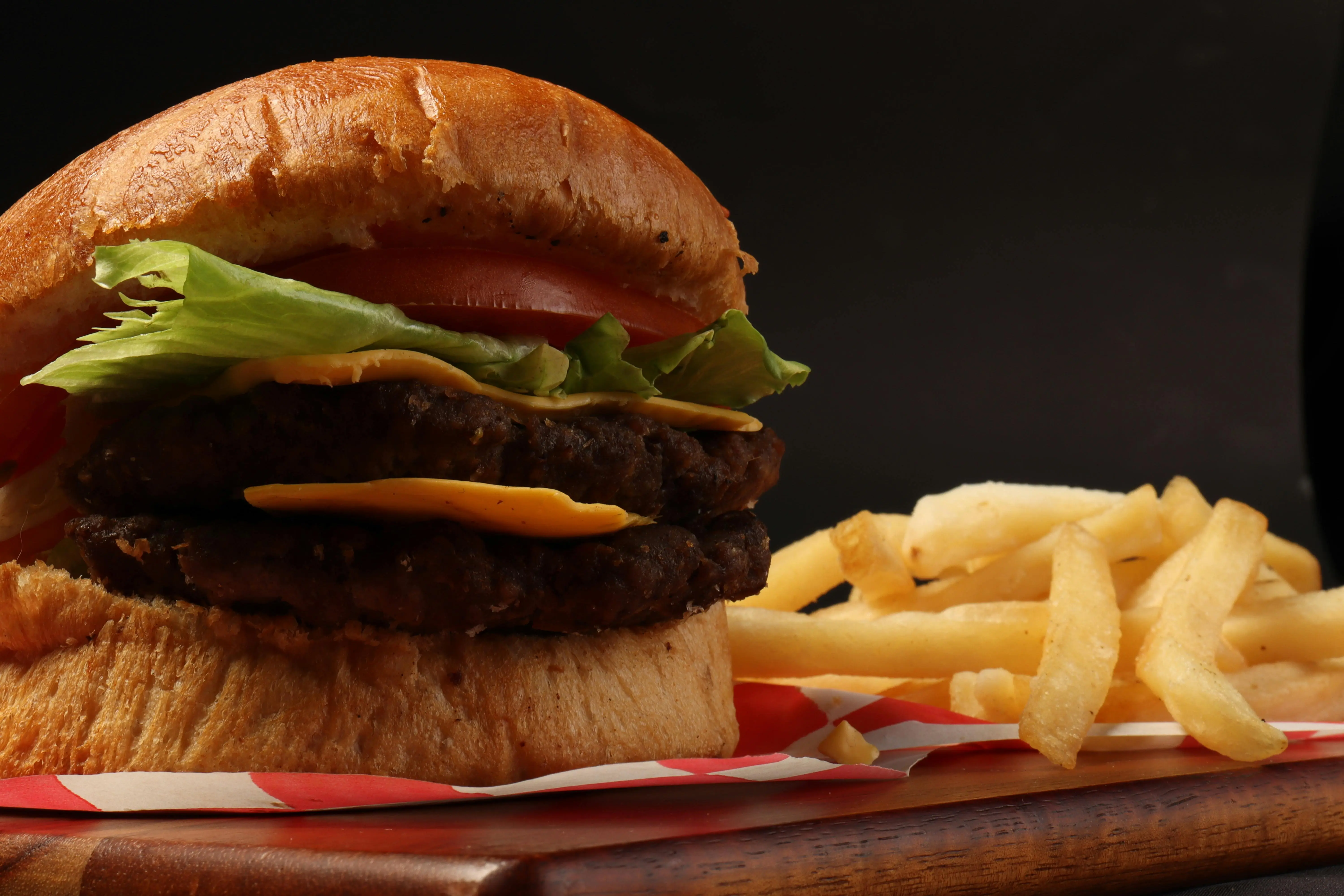 Rahasia Burger Juicy: Stop Lakukan Kesalahan ini saat Memasak yang Sering Terjadi