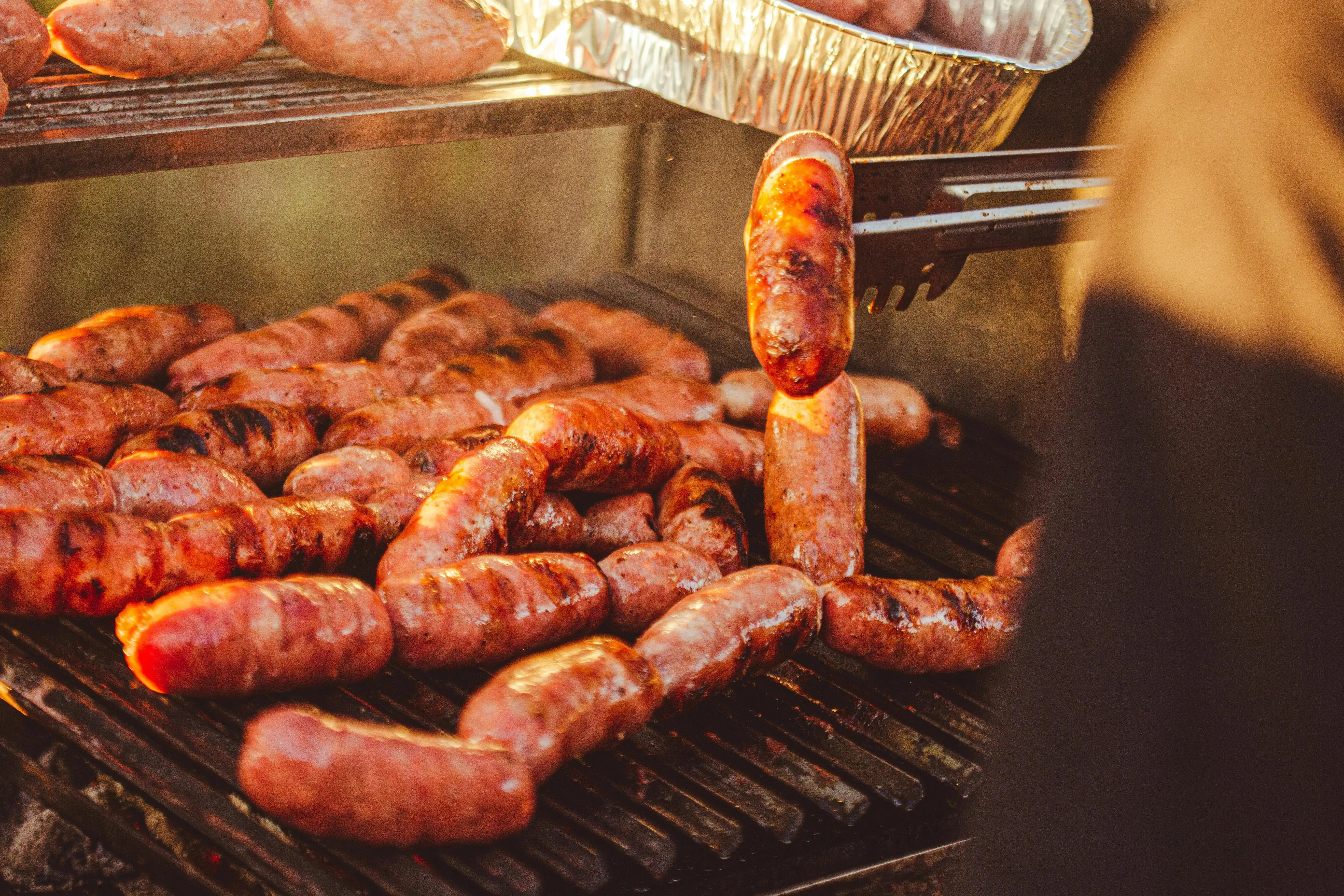 Mencicipi Tradisi: Mengapa Sosis Bratwurst Jadi Bintang Utama Festival Munich