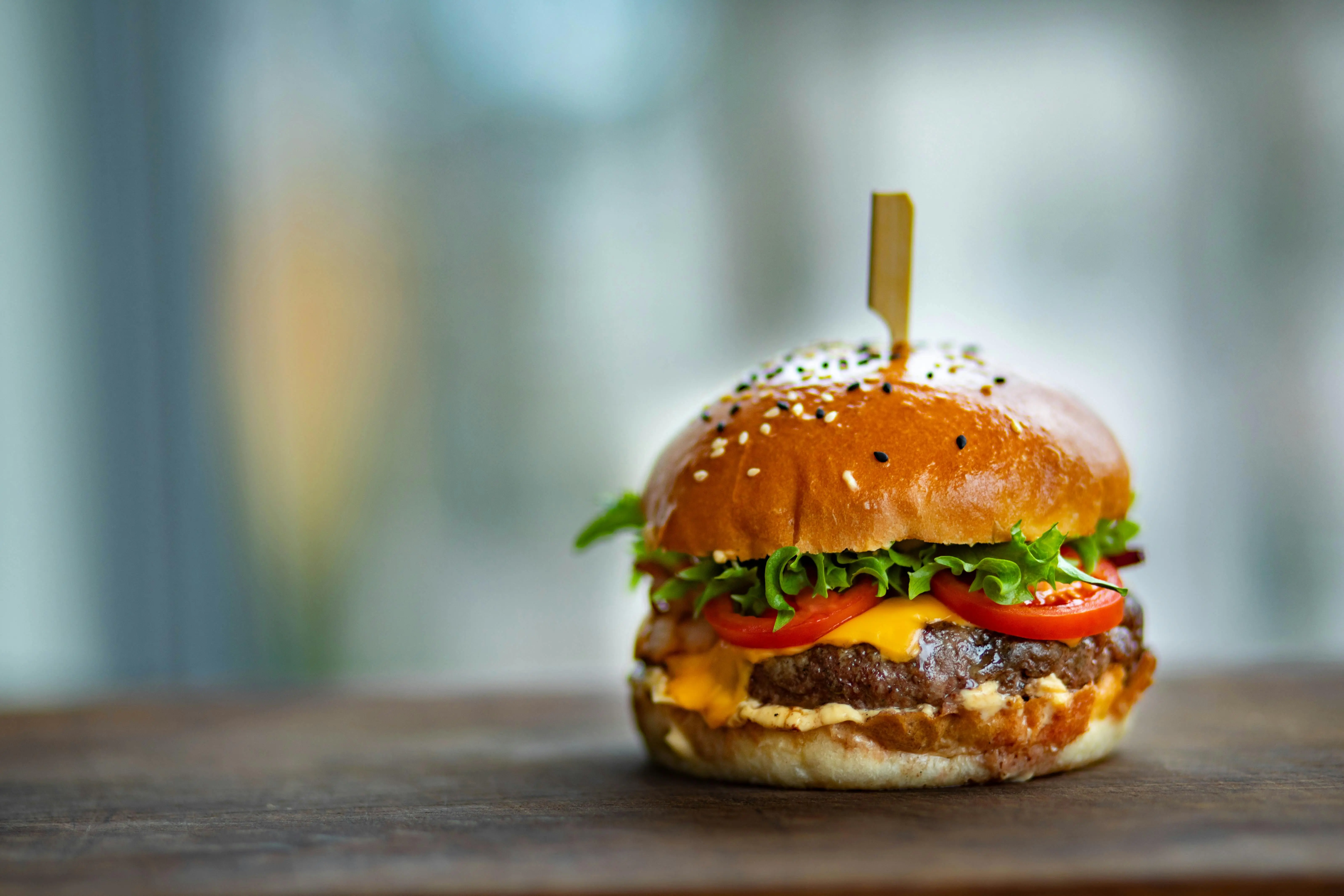Rahasia Sukses Global: Kenapa Burger Tak Tergantikan di Dunia Fast Food