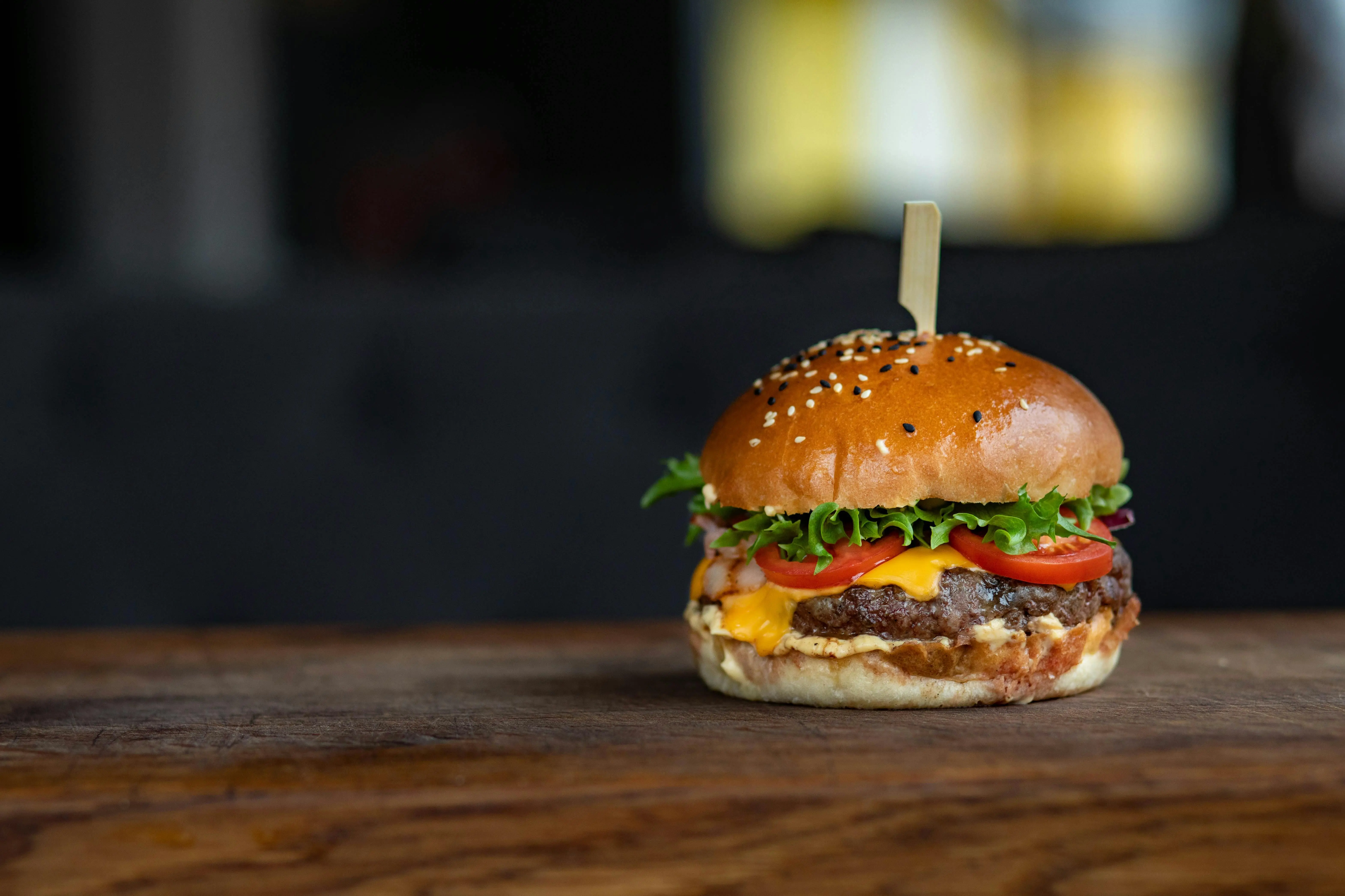 Lebih dari Sekadar Roti Daging: Kisah Abadi Burger, Ikon Kuliner Made in USA