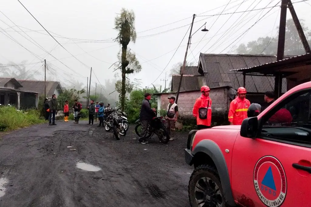 Erupsi Semeru Meningkat, Akses Malang–Lumajang Ditutup Sementara untuk Keamanan Publik