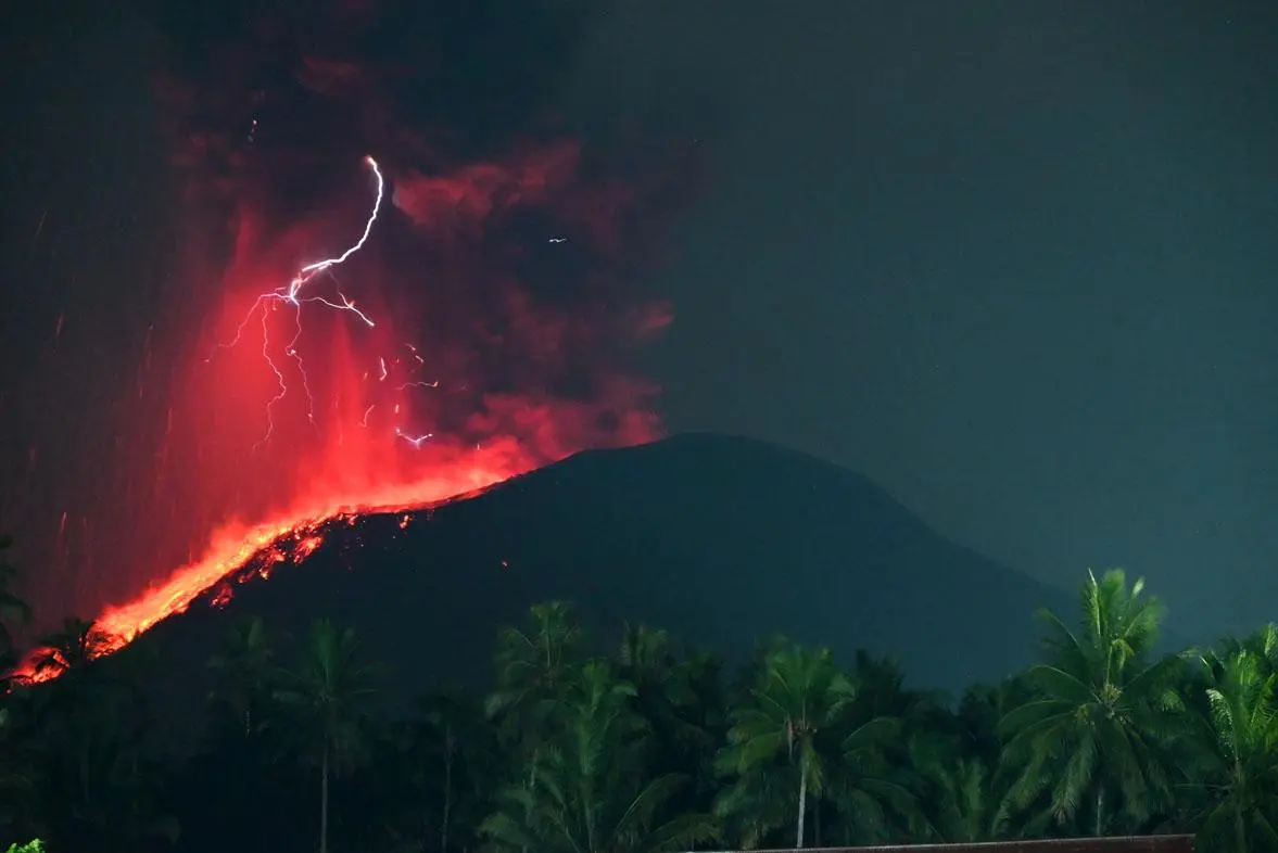 Status Semeru Resmi Jadi Awas, Badan Geologi Imbau Warga Jauhi Zona Bahaya dan Waspada Lahar