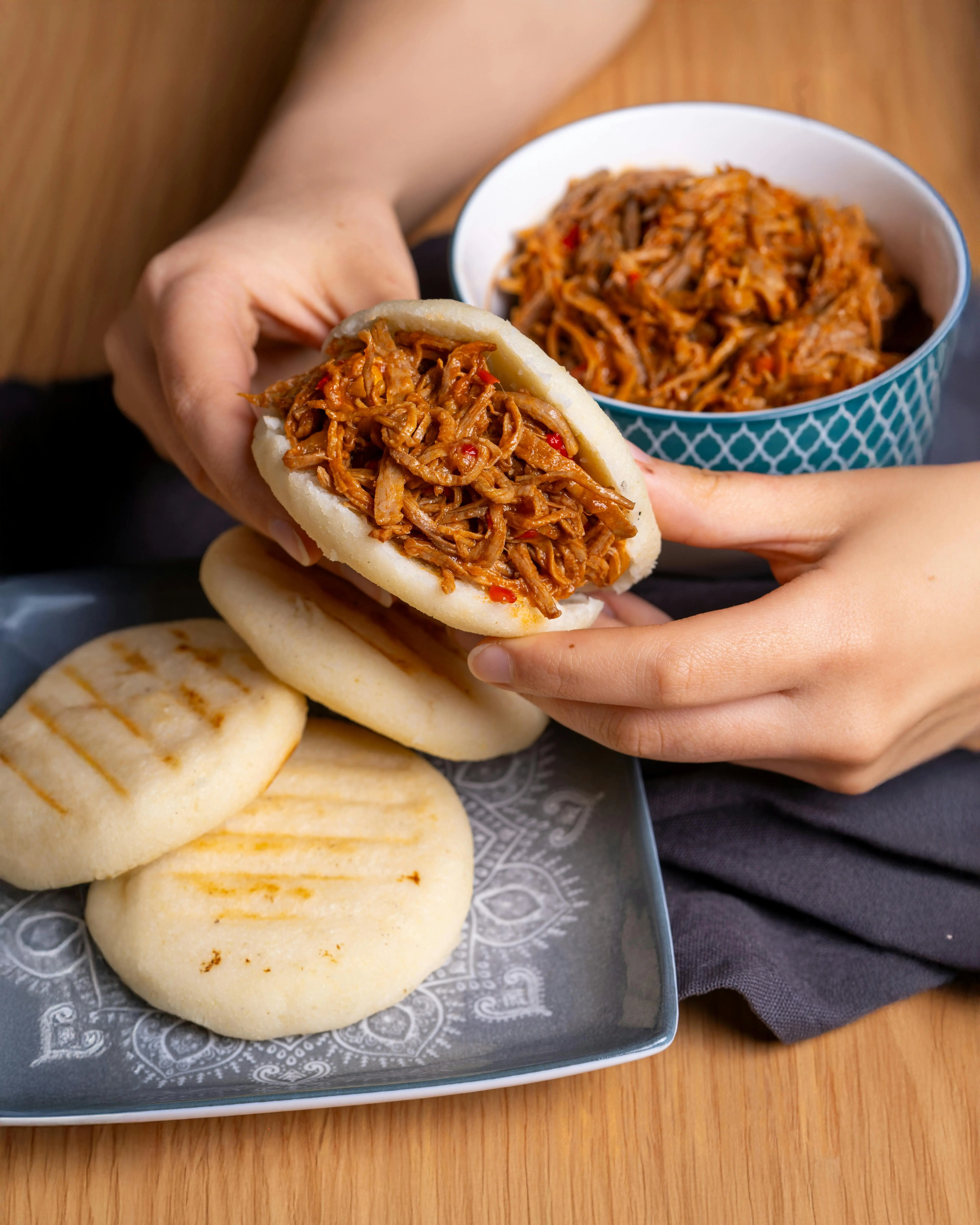 Rahasia Rasa Caracas: Kenali Arepa, Roti Jagung Serbaguna Venezuela