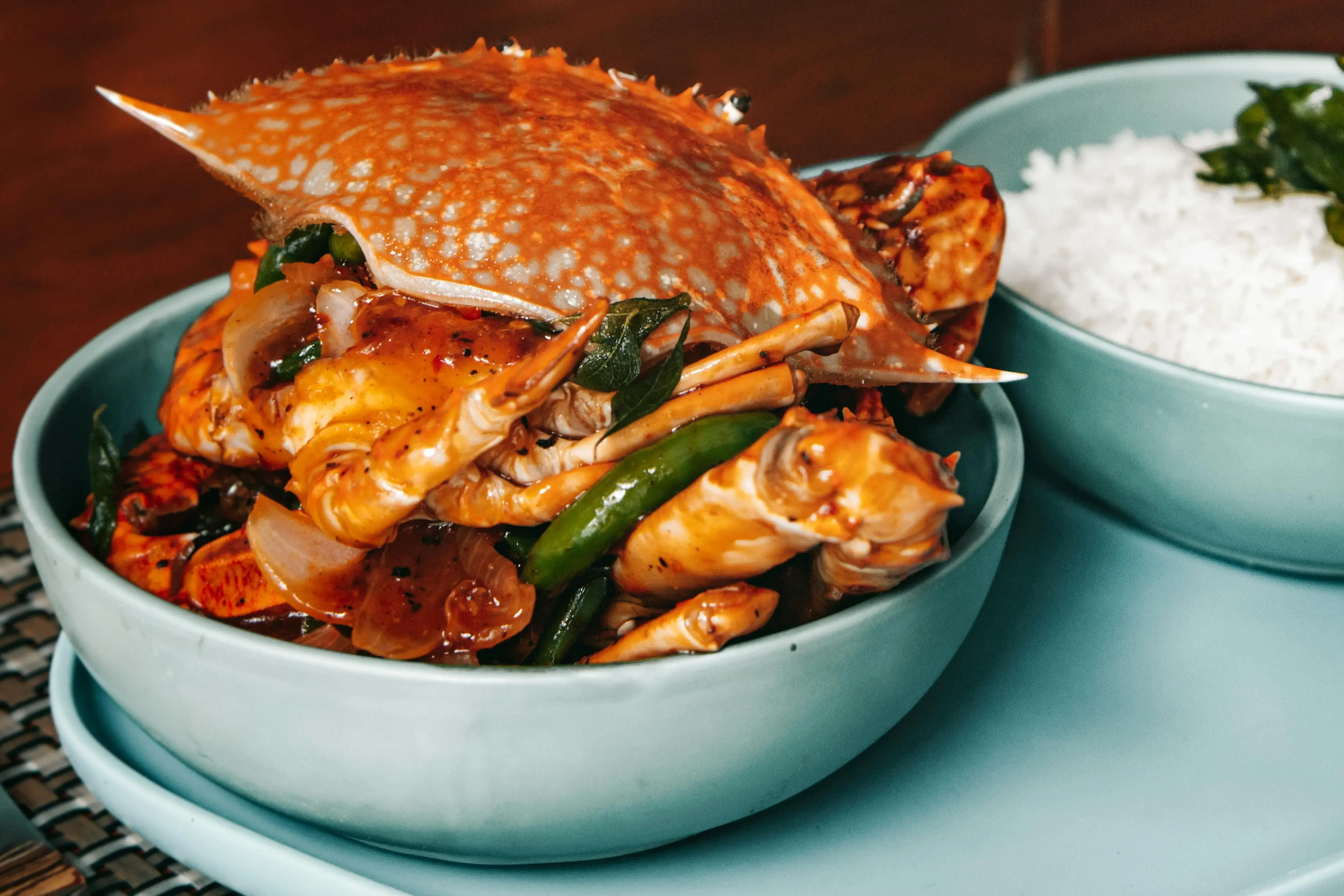 Chili Crab Singapura: Kisah Kenikmatan Pedas Manis yang Menjadi Ikon