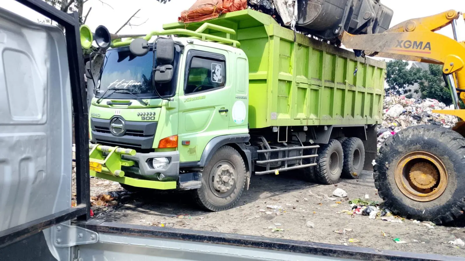 Untuk Kurangi Tumpukan Sampah di TPS Ciwastra, Pemkot Kerahkan 7 Armada Pengangkut Sampah
