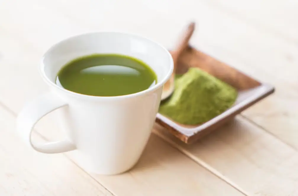 Matcha Bikin Rambut Rontok? Ini Fakta Medis yang Perlu Kamu Tahu