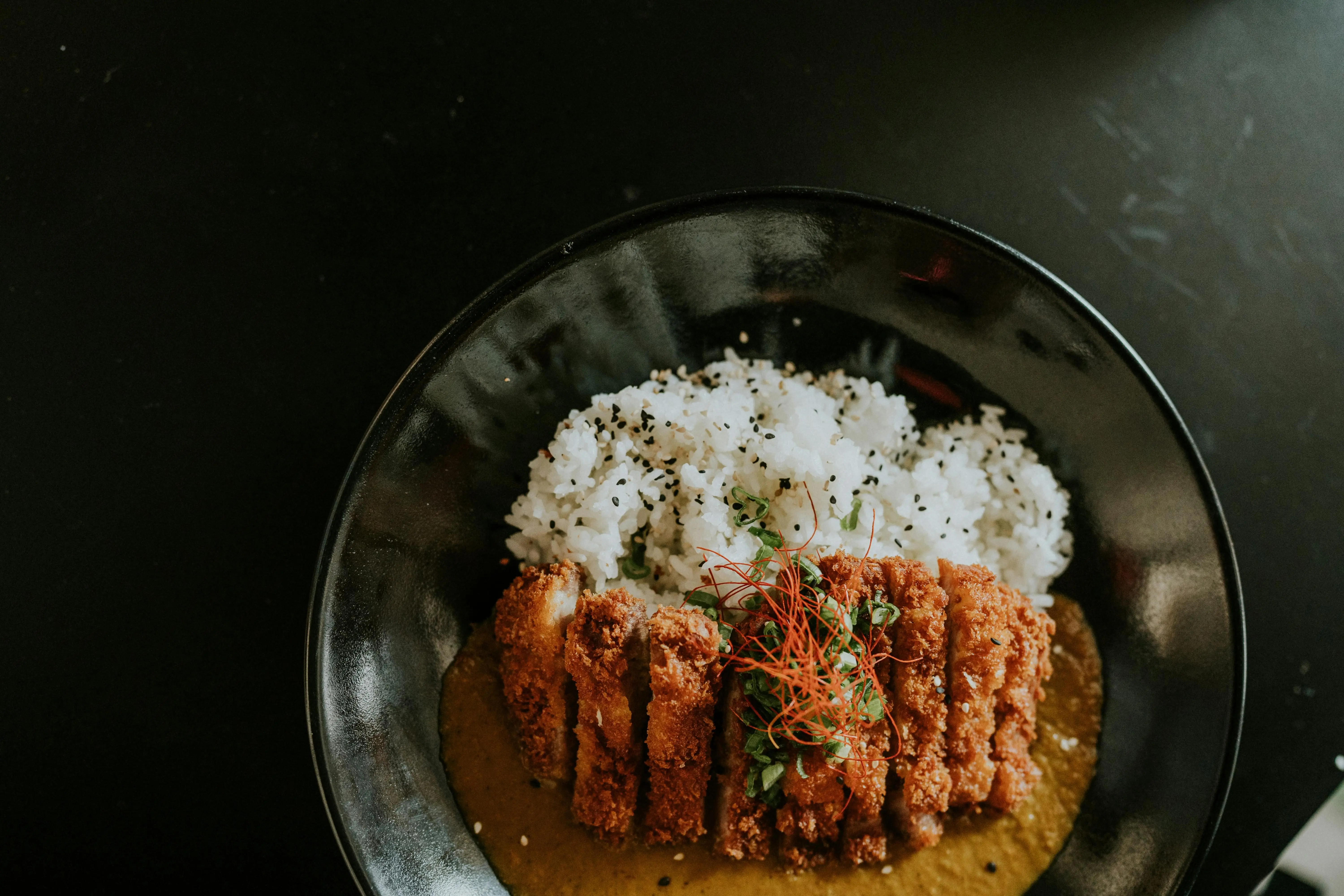 Katsu Curry: Mengapa Hidangan Sederhana Ini Menjadi Ikon Kuliner Street Food Jepang?