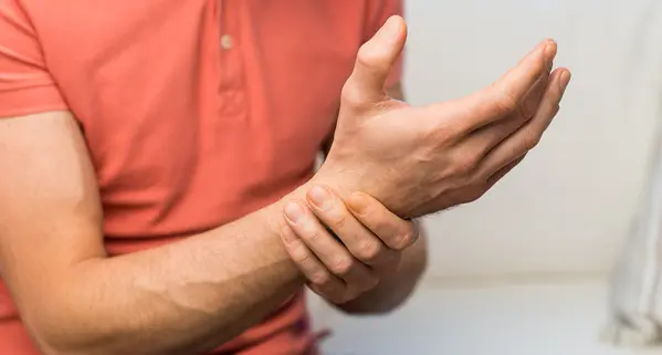 Tangan Bengkak Usai Aktivitas? Begini Cara Mengatasinya dengan Cepat dan Aman
