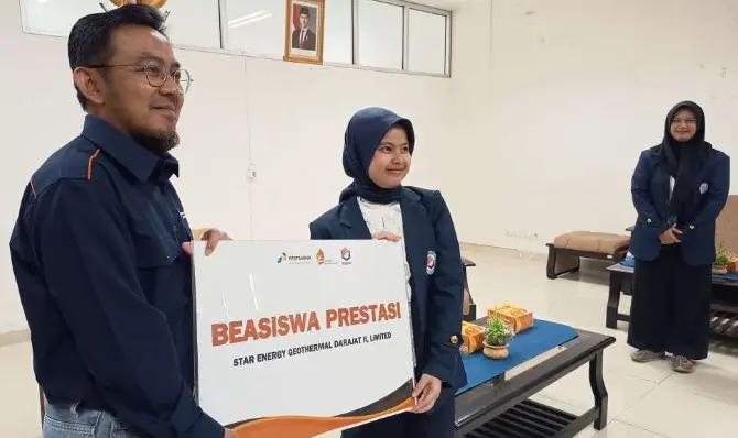 Totalnya 180 Juta! 18 Mahasiswa Terima Beasiswa Prestasi dari Star Energy Geothermal