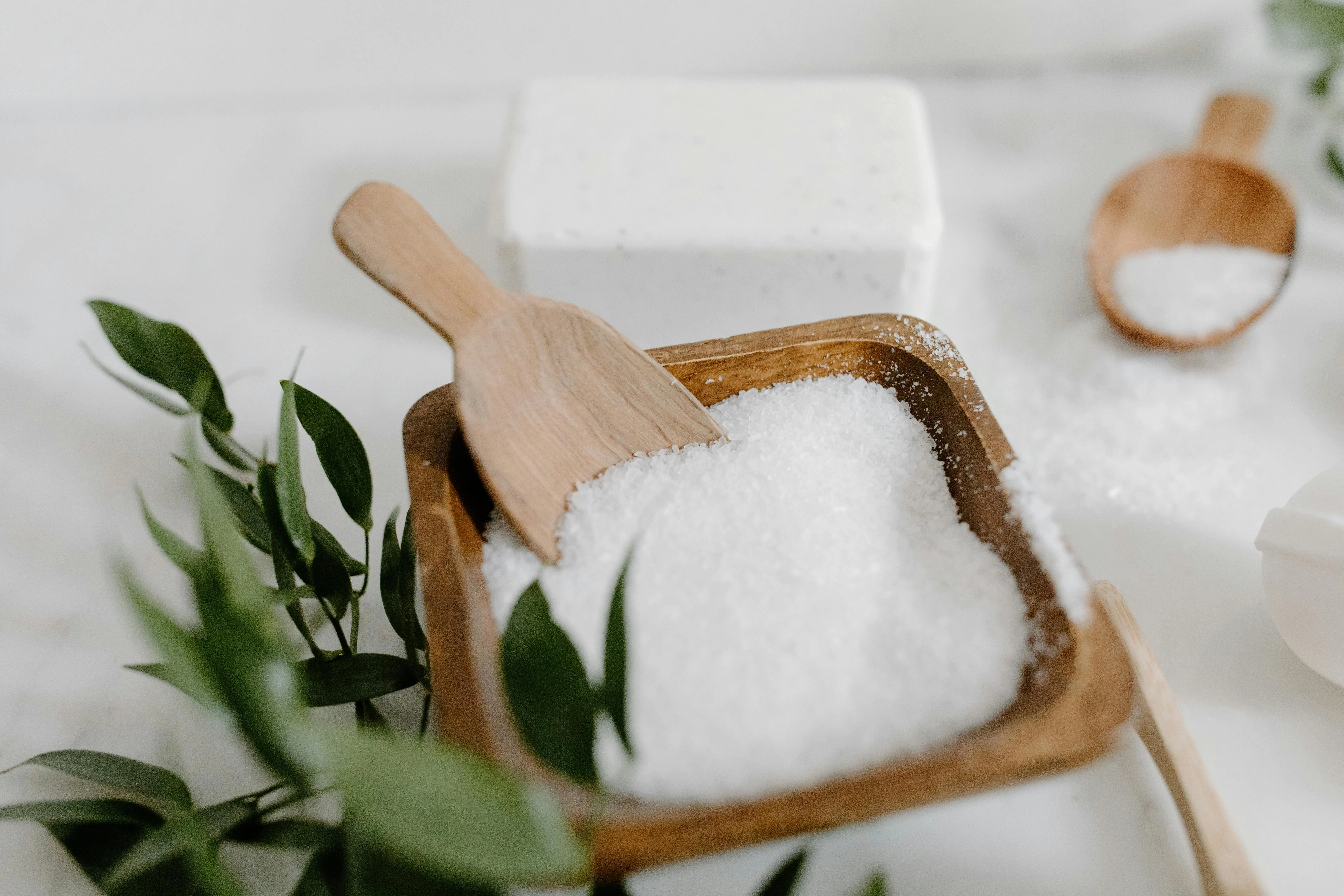 Dari Kumur hingga Infus: Menguak Peran Krusial Garam dalam Pengobatan Tradisional dan Kedokteran Modern