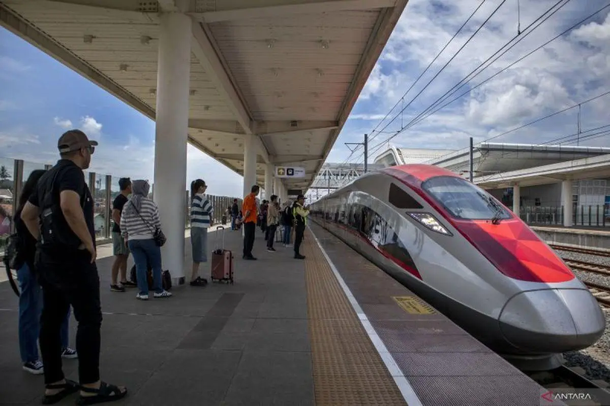 Cara Naik dan Turun di Stasiun Whoosh, Panduan Lengkap Buat Penumpang Baru