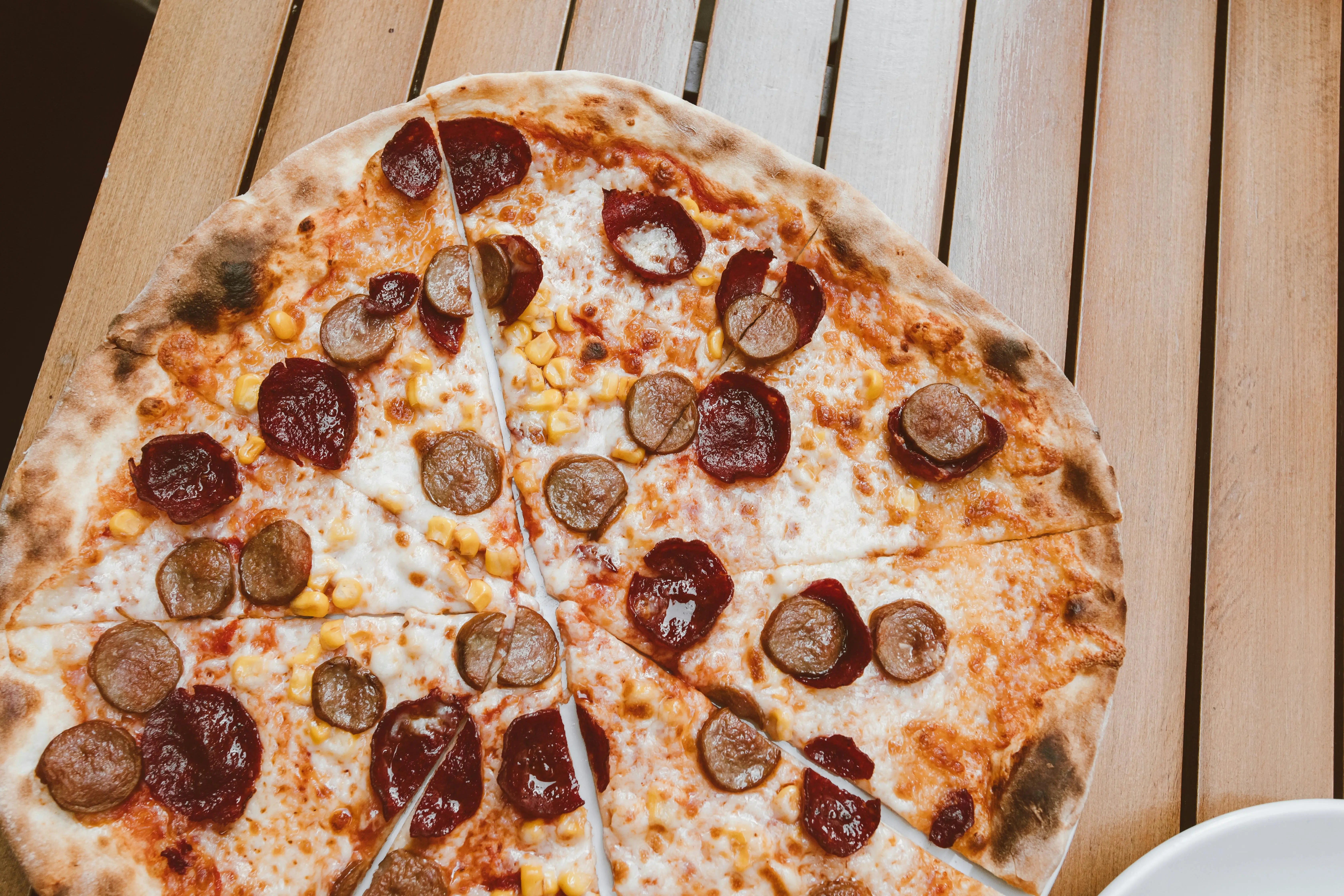 Bukan Sekadar Topping: Bagaimana Sosis Meningkatkan Cita Rasa Otentik dalam Hidangan Modern Seperti Pizza
