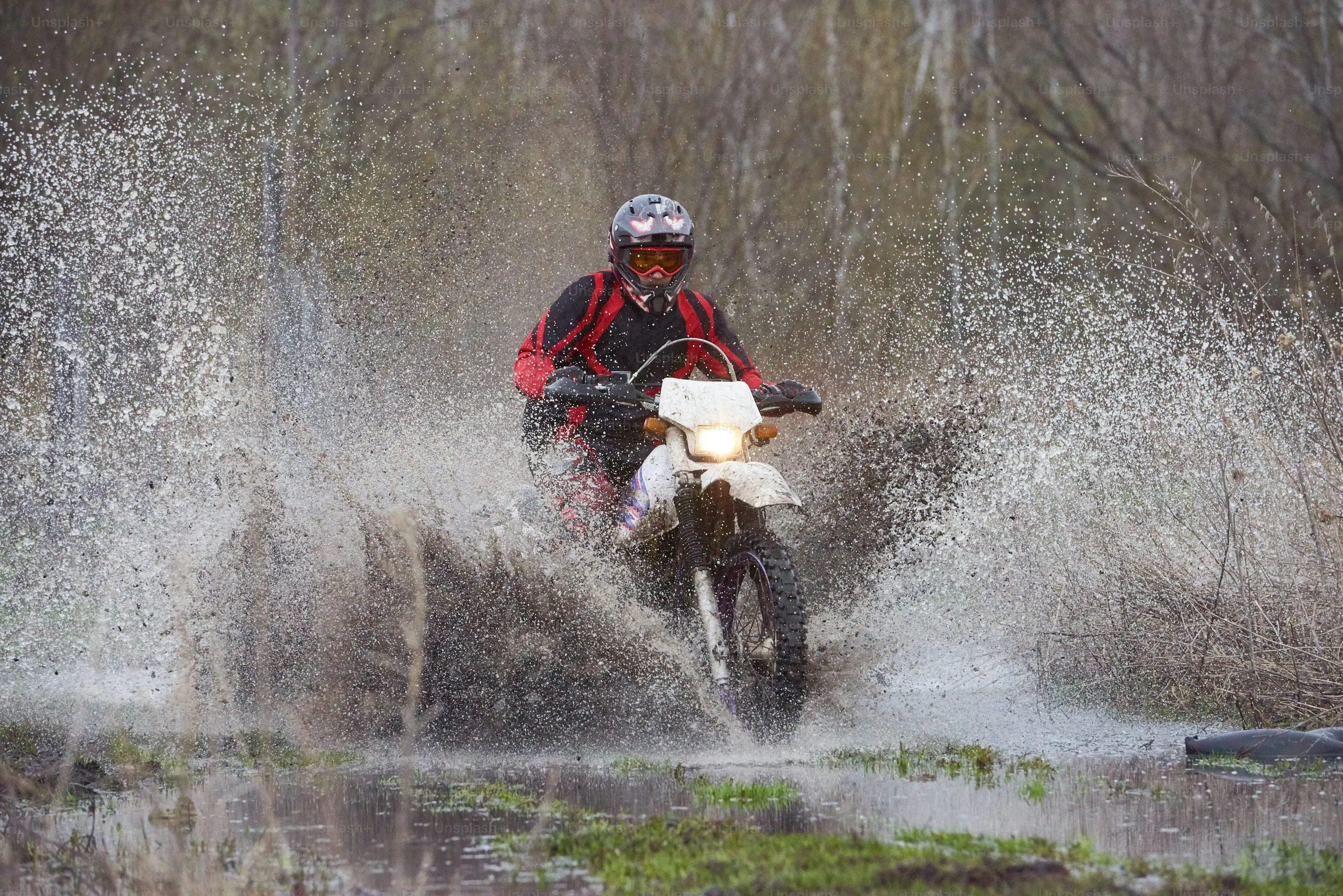 Motor Trail Bisa Trobos Banjir? Hati-Hati, Ini Risiko yang Harus Diketahui