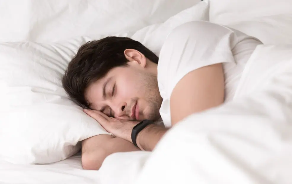Biar Tidur Nyenyak Saat Demam dan Nggak Mimpi Aneh, Coba Cara Ini!