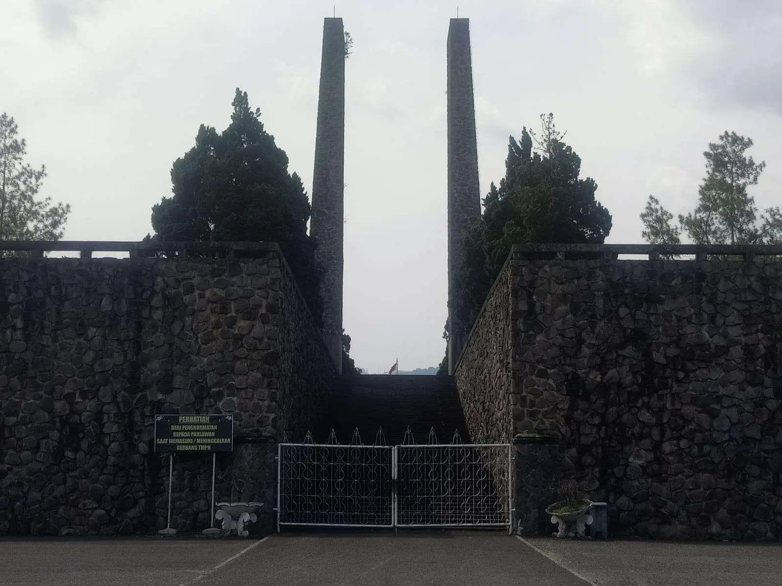 Daftar Taman Makam Pahlawan di Indonesia: Mengenang Jasa Para Pejuang dari Sabang hingga Merauke