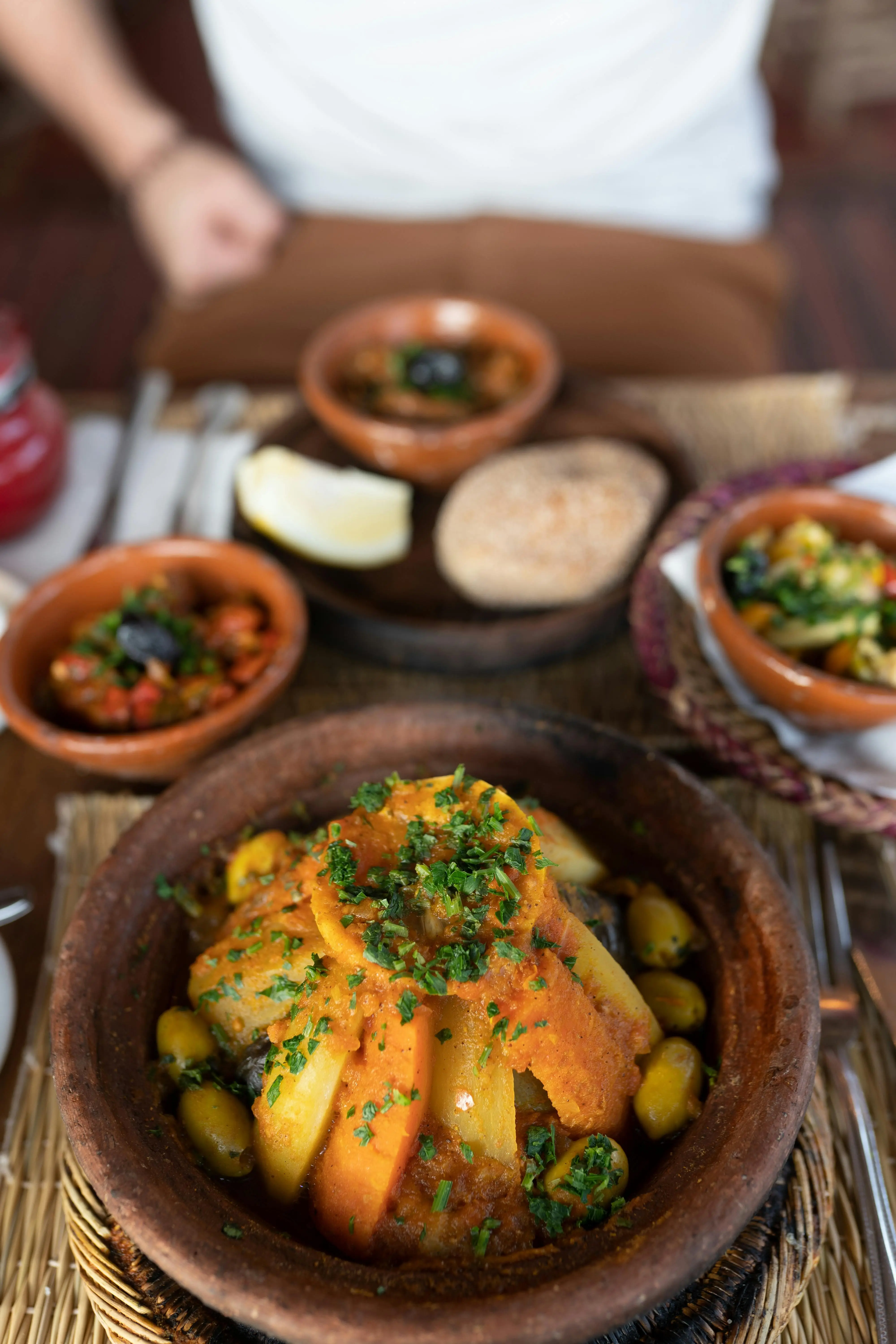 Tagine Marrakesh: Petualangan Rasa di Dapur Maghreb, Aroma Rempah yang Memikat dari Maroko